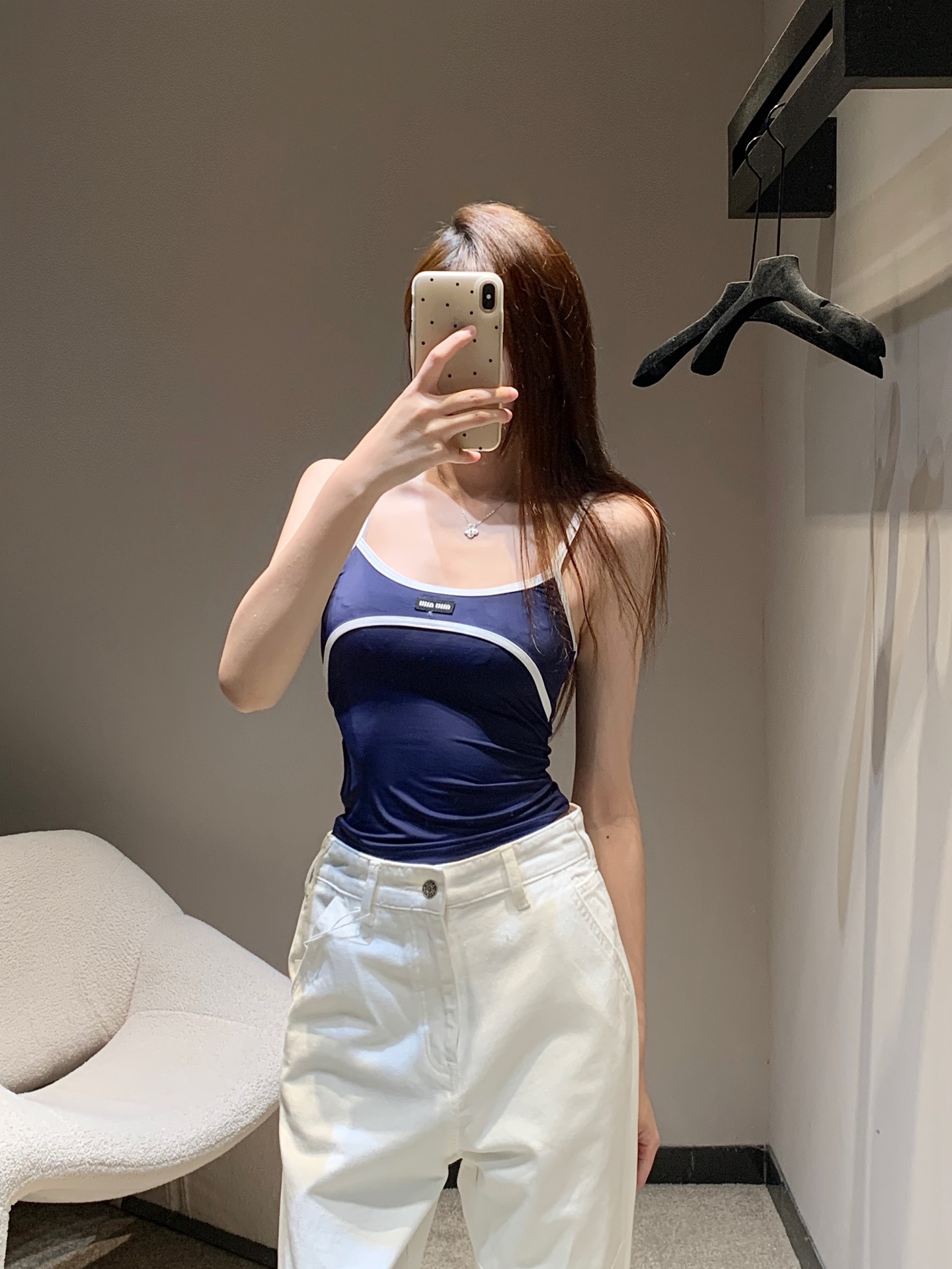 NO:426026,Miumi* 25Ss spring and summer new style sporty contrasting color sling vest | Exclusive yb development!  High-end production!  The cool ceiling of the world is extremely colored, thin shoulder straps outline the shoulder and neck lines, comes with sexy filters, fake two-piece design hides tricks, sweet and cool feeling is full of sports style fabrics that are comfortable to fly, and you can wear it on daily streets and dates and dances. Who is not a Miu sweet and cool girl. S/M/L is available in stock, miumiu, alexander wang19860909Miumi* 25Ss春夏新款 运动风撞色边吊带背心丨独家yb开发！高版出品！人间嗲酷天花板 配色绝绝子,细肩带勾勒肩颈线条,自带性感滤镜,假两件设计藏小心机,甜酷感拉满运动风面料舒适到飞起,日常出街、约会蹦迪都能穿穿上它,谁还不是 Miu 系甜飒少女.现货发售S/M/L,,miumiu,alexander wang,Women's clothing