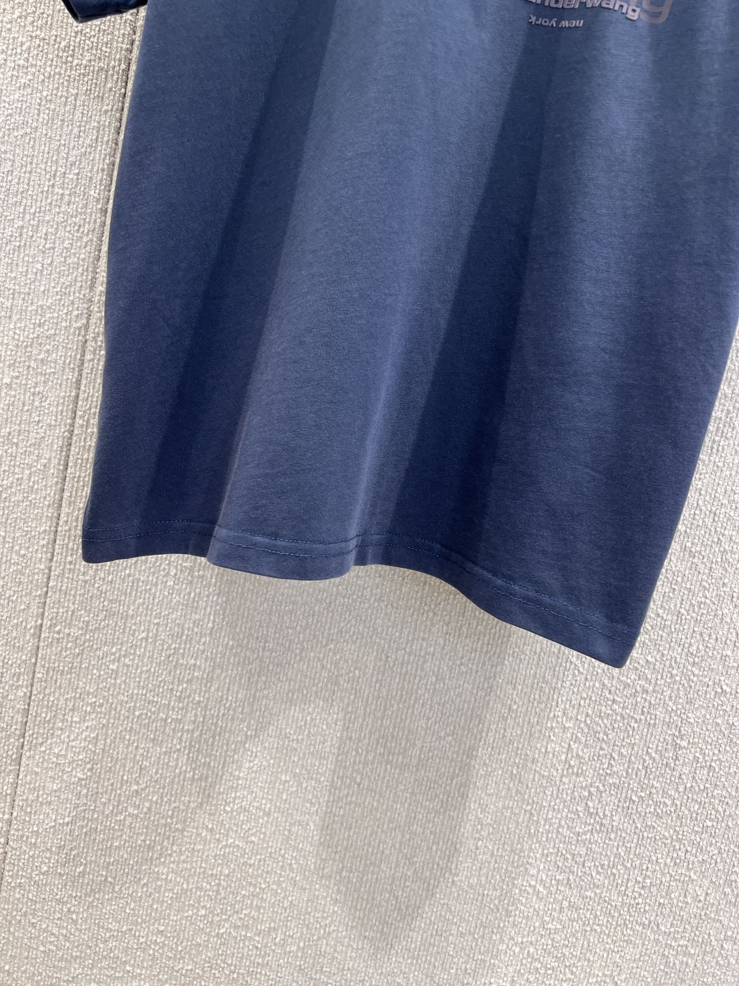 High-Quality Women’s Suit and T-Shirts in Alexander Wang’s 25SS Collection - 图片 6