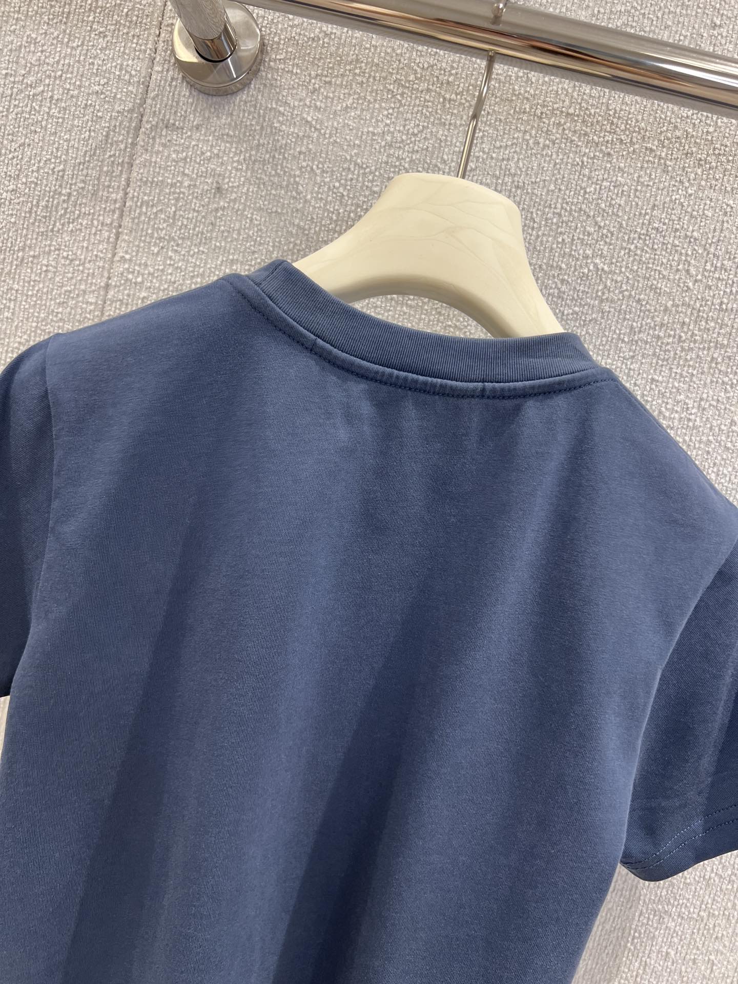 High-Quality Women’s Suit and T-Shirts in Alexander Wang’s 25SS Collection - 图片 4