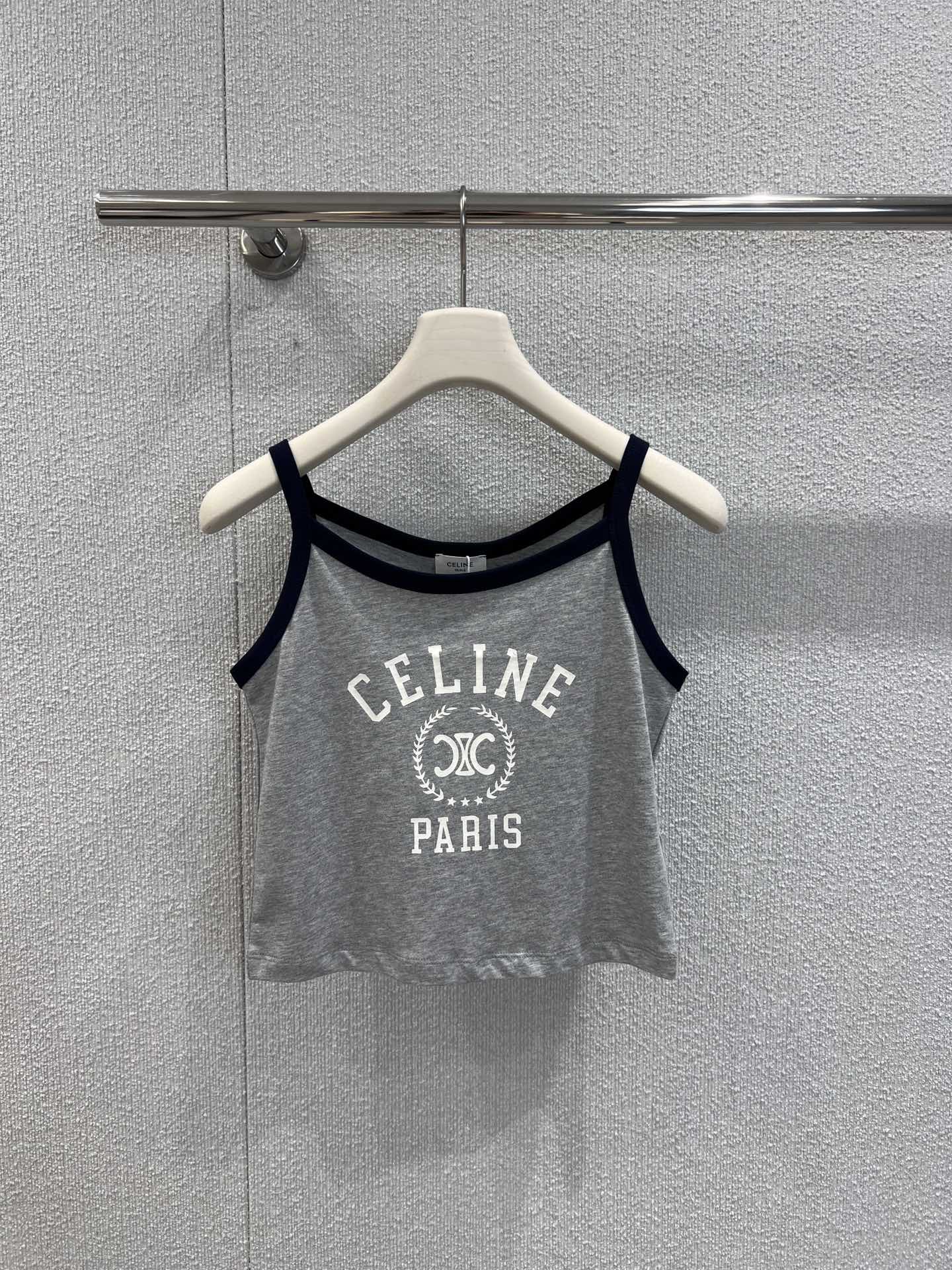 NO:426764,Support replacement Celin* 25Ss spring and summer new model printed suspender vest丨Exclusive high-end production!  The classic short style is versatile and versatile, and it looks very slim!  Imported pure cotton texture is super comfortable!  The round neck style looks huge and slim!  Simple, elegant and high-end!  Perfect workmanship quality depends on the details. S/M/L real-life details pictures, celine, alexander wang19860909支持换款 Celin* 25Ss春夏新款 印花吊带小背心丨独家高版出品！经典小短款版型万能百搭上身超显瘦！进口纯棉质感超舒适！圆领版型上身巨显瘦！简约优雅又高级！完美做工品质看细节.现货发售 S/M/L实拍细节图,,celine,alexander wang,Women's clothing