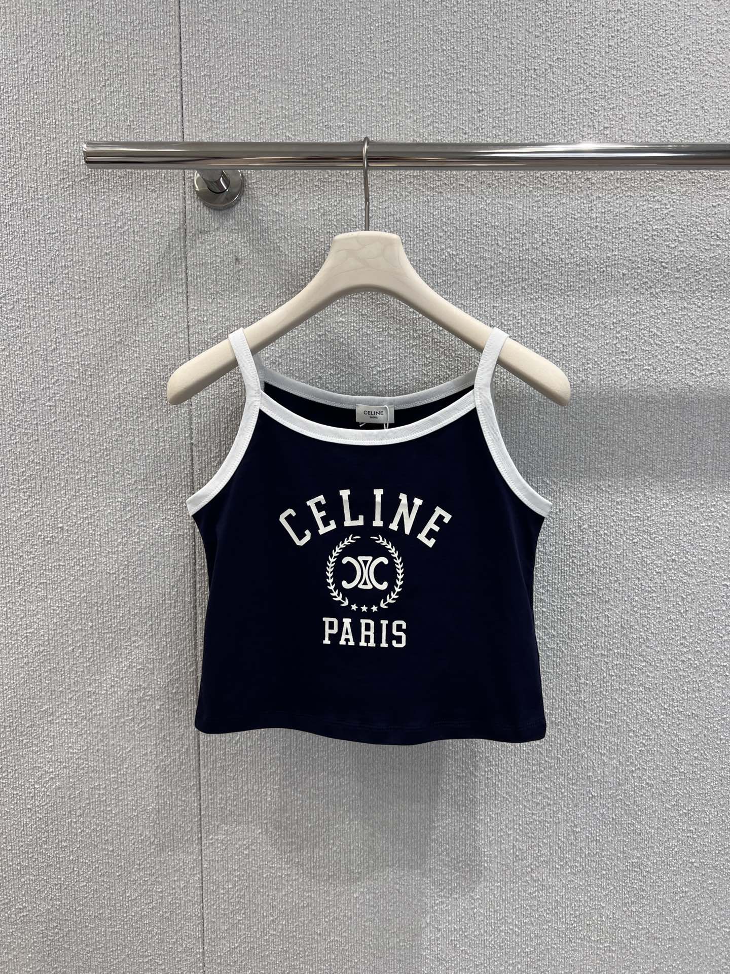 NO:426768,Support replacement Celin* 25Ss spring and summer new model printed suspender vest丨Exclusive high-end production!  The classic short style is versatile and versatile, and it looks very slim!  Imported pure cotton texture is super comfortable!  The round neck style looks huge and slim!  Simple, elegant and high-end!  Perfect workmanship quality depends on the details. S/M/L real-life details pictures, celine, alexander wang19860909支持换款 Celin* 25Ss春夏新款 印花吊带小背心丨独家高版出品！经典小短款版型万能百搭上身超显瘦！进口纯棉质感超舒适！圆领版型上身巨显瘦！简约优雅又高级！完美做工品质看细节.现货发售 S/M/L实拍细节图,,celine,alexander wang,Women's clothing