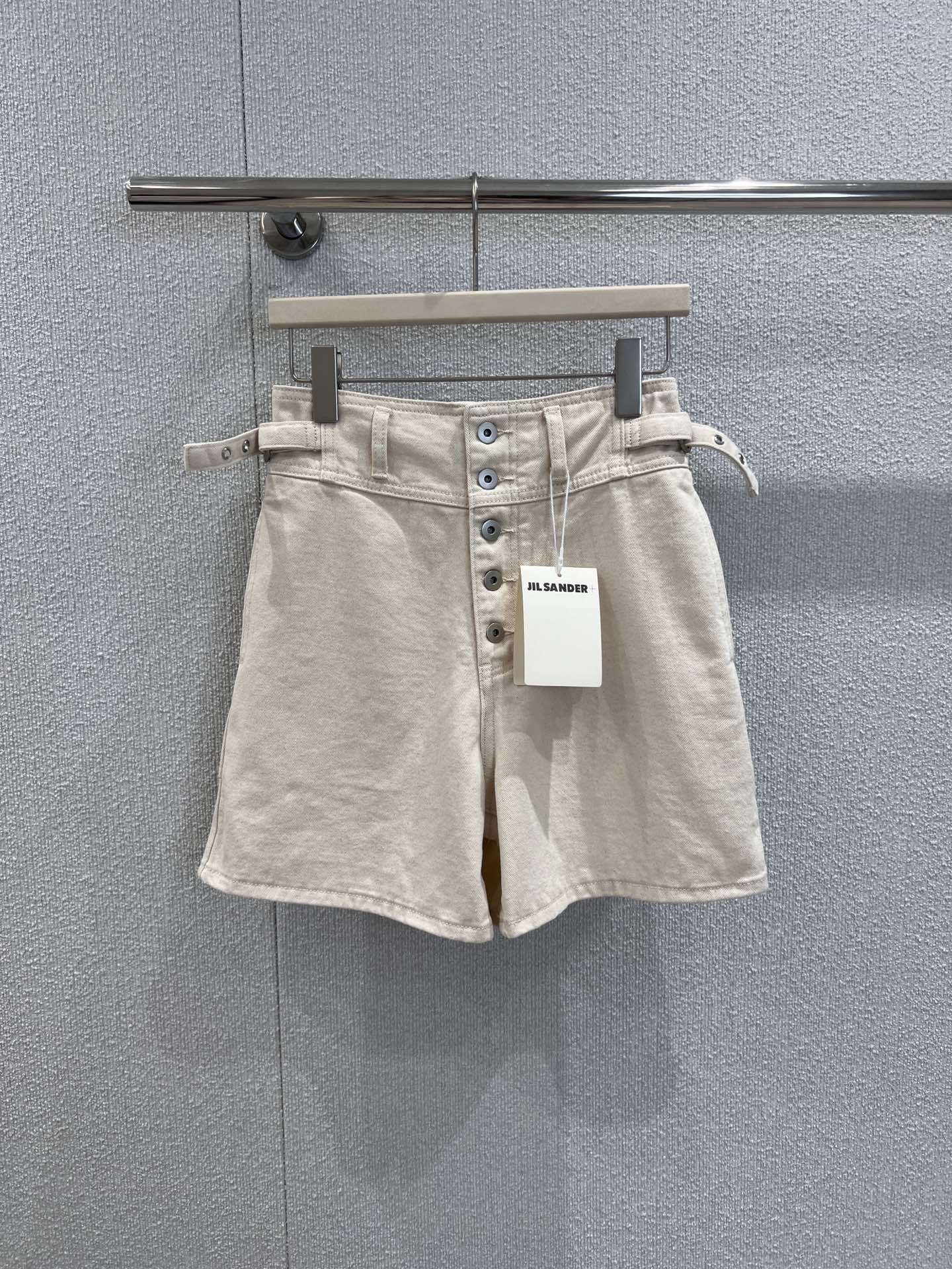 Stylish Multibutton Female Suit with Wrapping: Versatile Design for All Body Sizes - 图片 1
