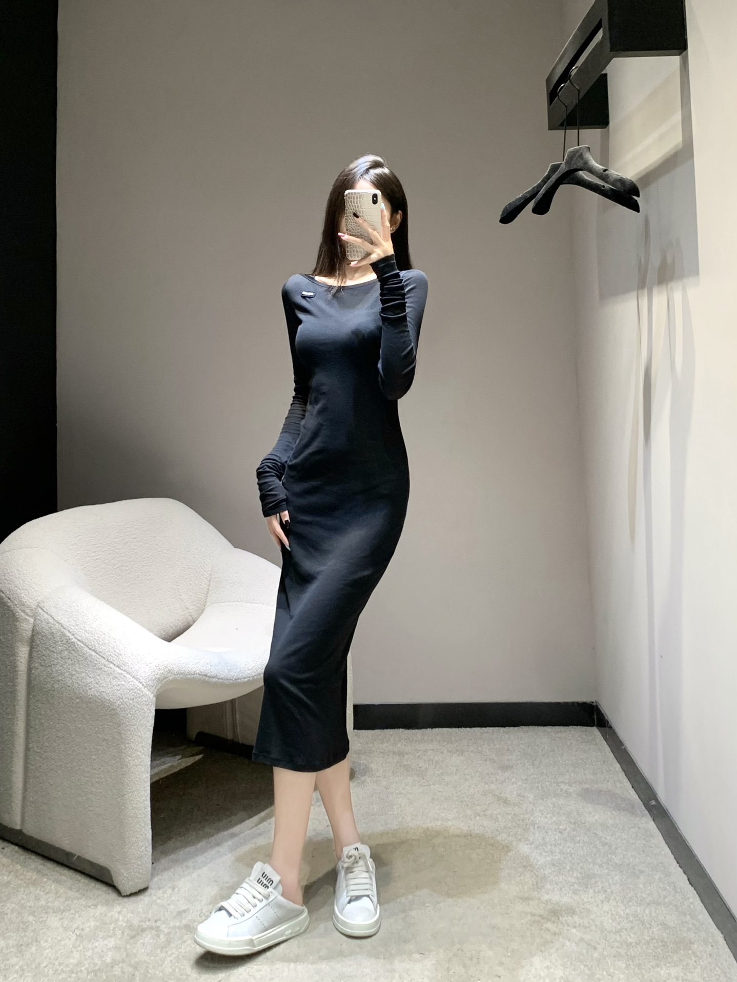 NO:430938,Miumi* 25Ss Spring and Summer New Style One-shoulder Cotton Dress丨Exclusive yb development!  High-end production!  Cotton jersey fabric decorated with brand logo patch slim and elastic style light and comfortable. Must-in-class summer must-have recommended for sale S/M/L, miumiu, skirts, alexander wang19860909Miumi* 25Ss春夏新款 一字肩棉质连衣裙丨独家yb开发！高版出品！棉质平纹针织面料 饰有品牌标识贴饰 修身弹力版型 轻薄舒适 夏天必入推荐入手现货发售S/M/L,,miumiu,skirts,alexander wang,Women's clothing