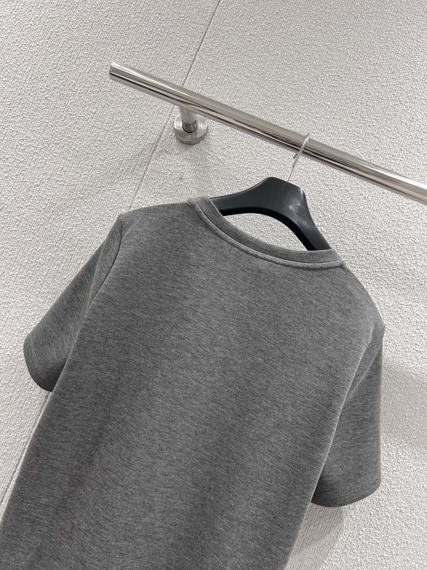 High-Quality Women’s Suit with Letter Embroidery and T-Shirt Exclusive Development - 图片 4