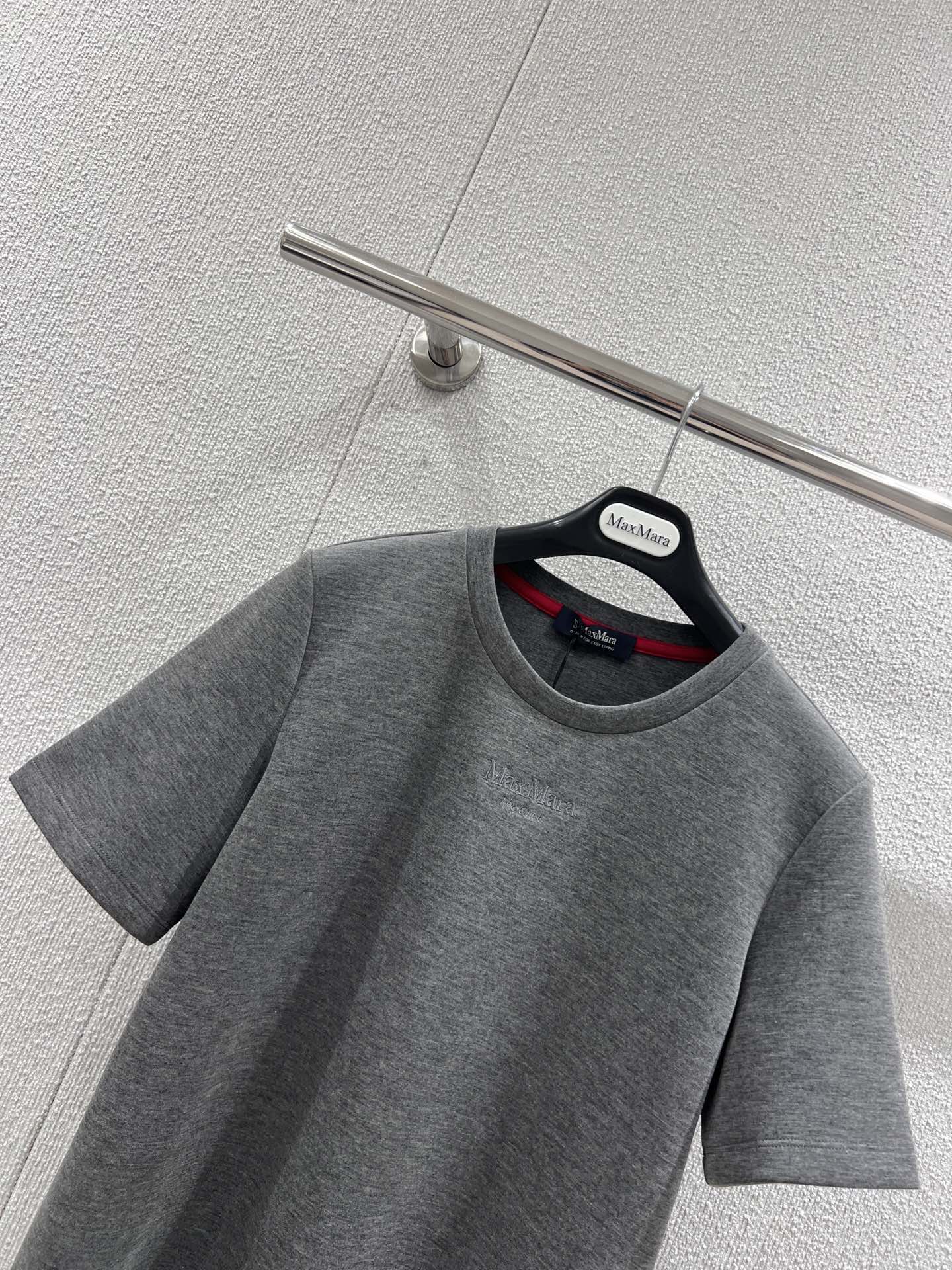 High-Quality Women’s Suit with Letter Embroidery and T-Shirt Exclusive Development - 图片 3