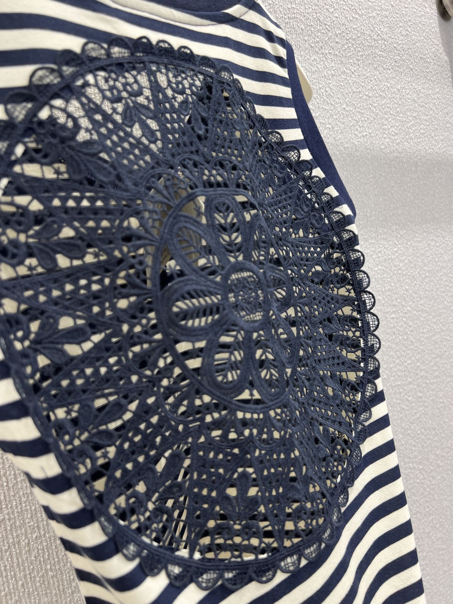Loewe Embroidered Tank Top - Spring/Summer 2025 Collection - S/M/L 7 i1750144514 1995 3