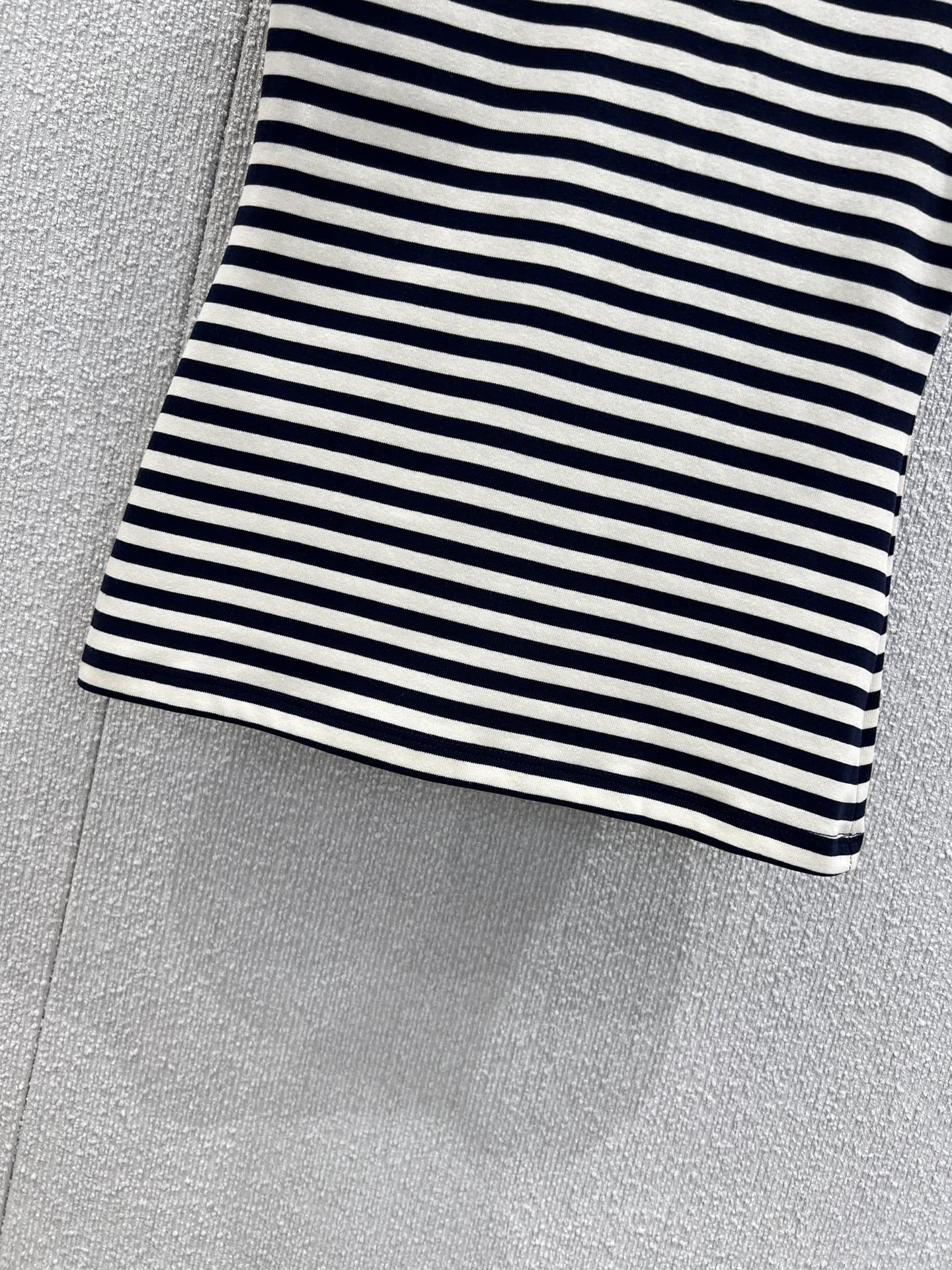 Loewe Embroidered Tank Top - Spring/Summer 2025 Collection - S/M/L 9 i1750144514 3757 6