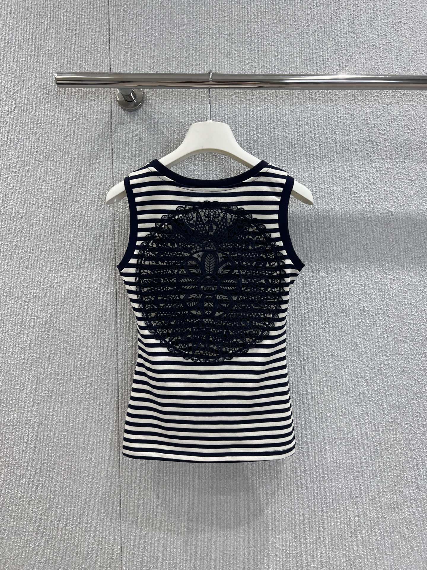 Loewe Embroidered Tank Top - Spring/Summer 2025 Collection - S/M/L 3 i1750144514 9773 7