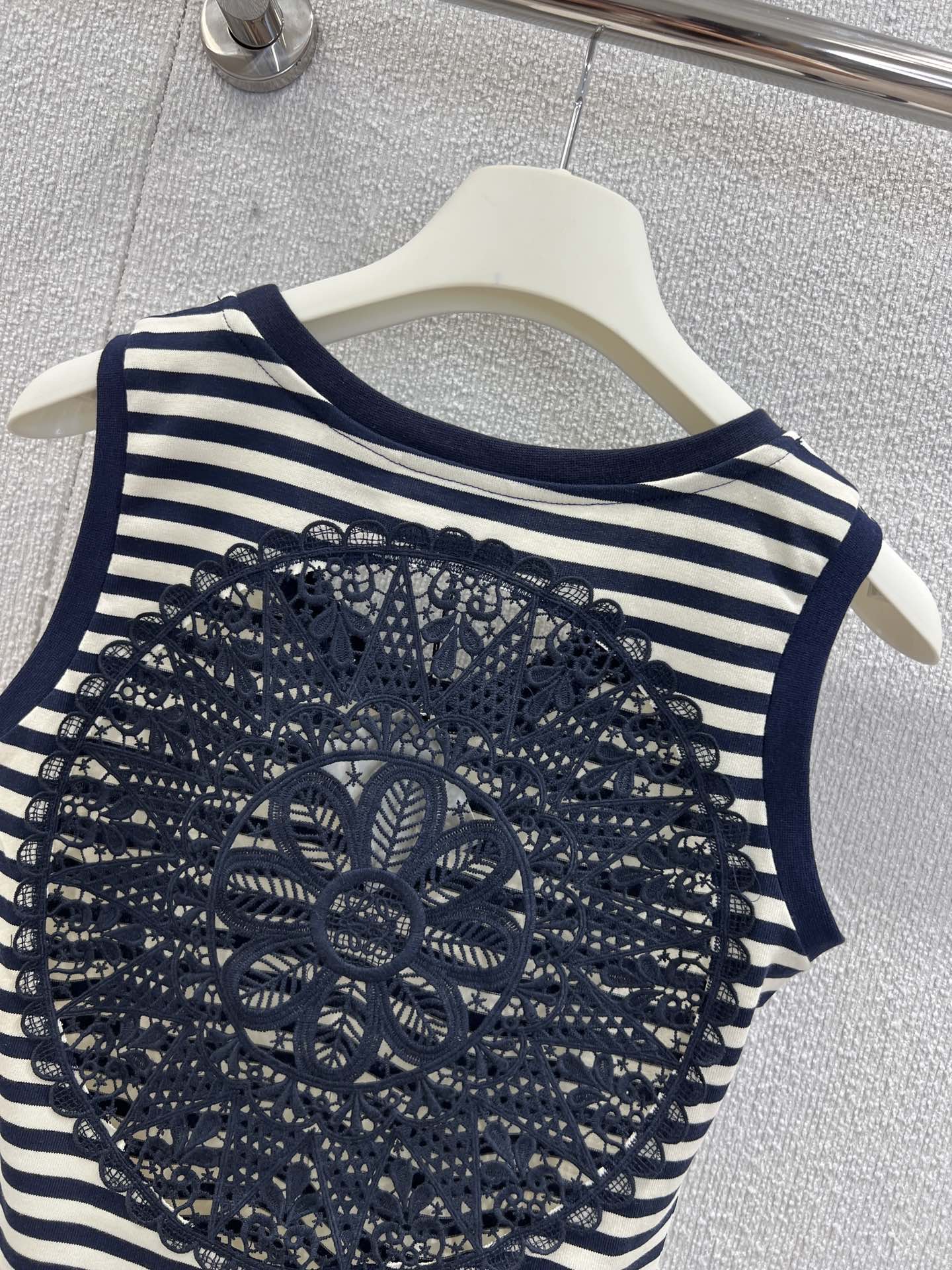 Loewe Embroidered Tank Top - Spring/Summer 2025 Collection - S/M/L 5 i1750144515 8768 8