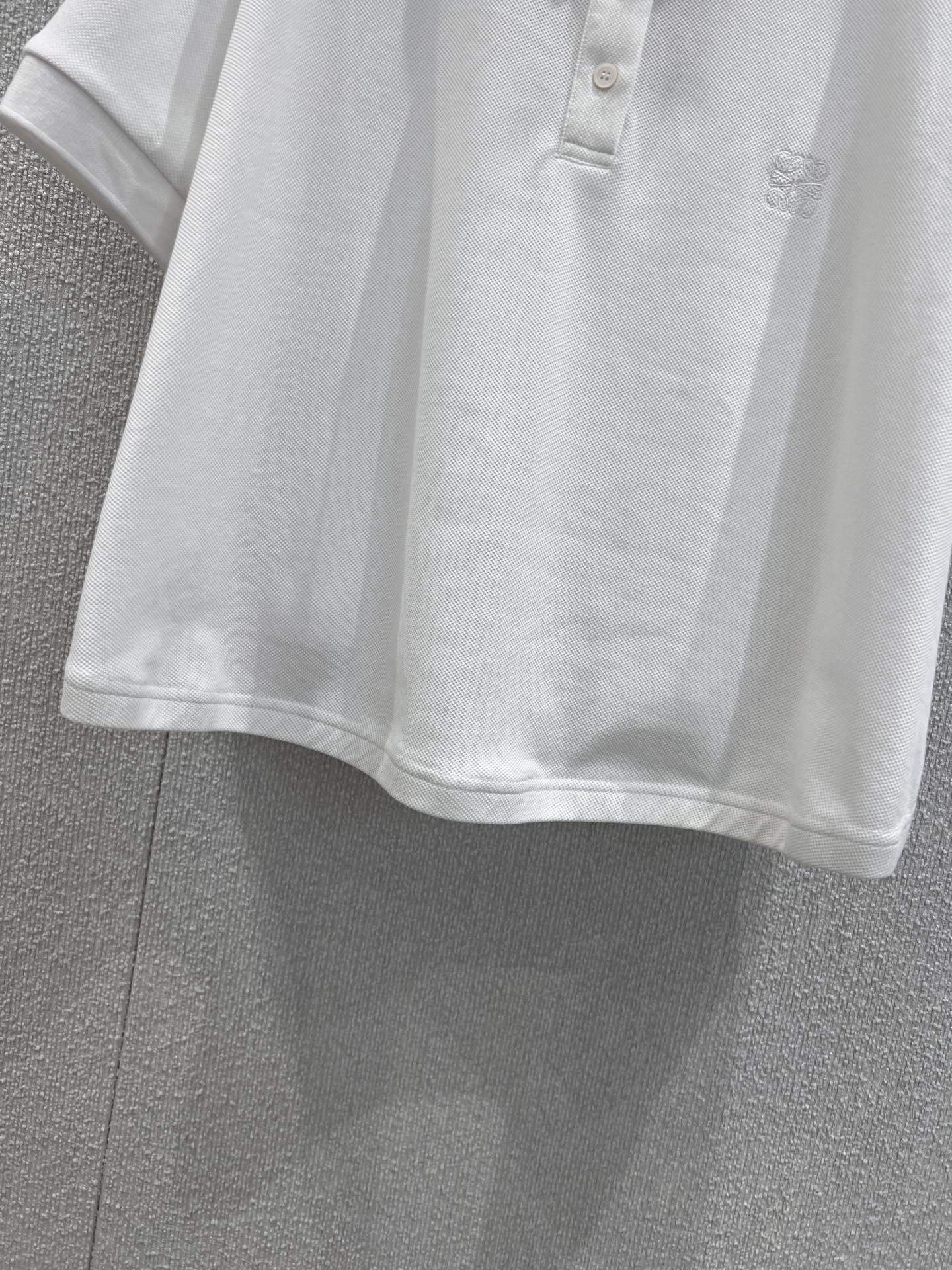 Loewe Polo Shirt: Classic Logo Embroidery, Summer Fashion, and Comfortable Fit 8 i1750220436 3852 1