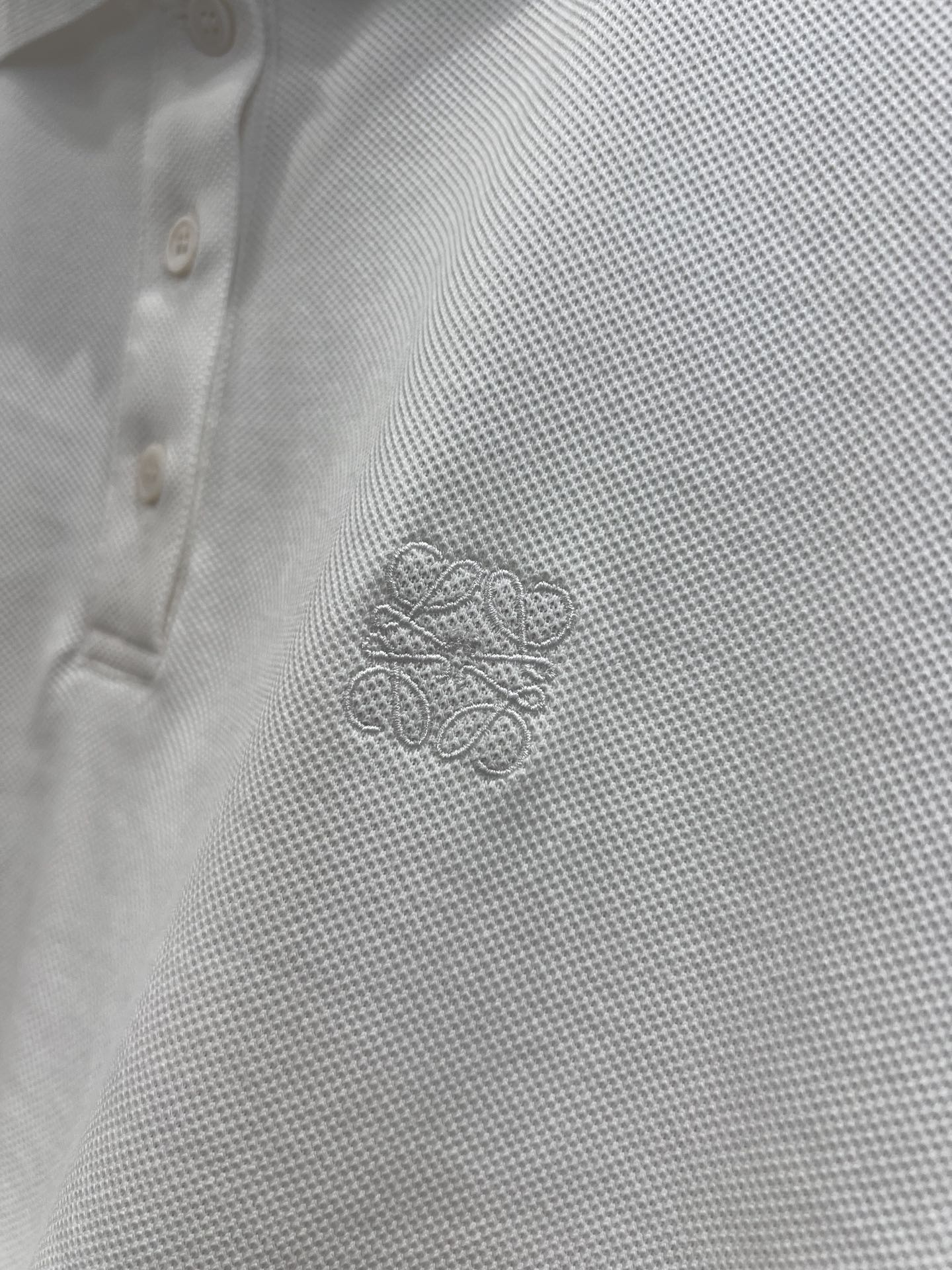 Loewe Polo Shirt: Classic Logo Embroidery, Summer Fashion, and Comfortable Fit 6 i1750220436 9134 3
