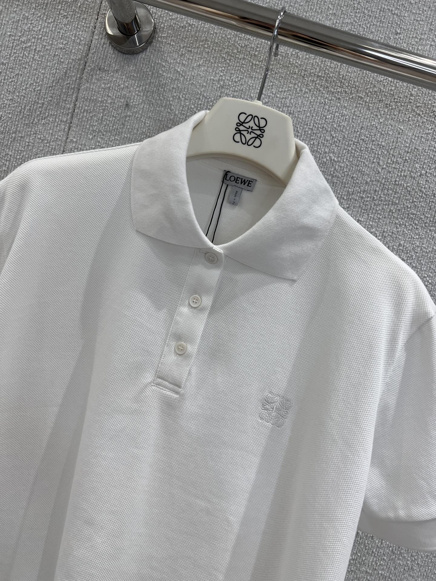 Loewe Polo Shirt: Classic Logo Embroidery, Summer Fashion, and Comfortable Fit 4 i1750220437 7572 8