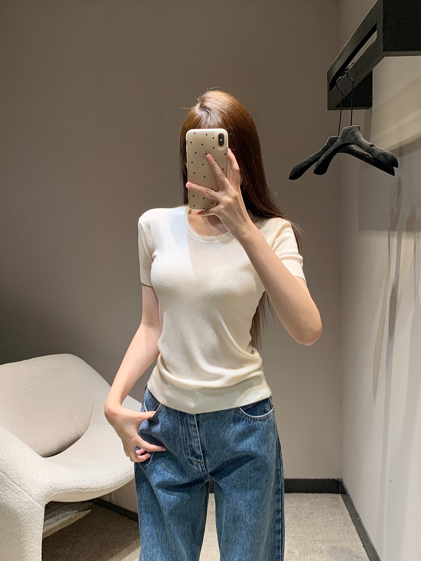 NO:433264,Prad* 25Ss Spring and Summer New Style High-end Plain Knitted Short-Sleeve Top丨Exclusive YB Development!  High-end production!  Imported mulberry silk blended yarn 18-pin German imported stoll woven simple style charming texture super delicate and soft!  A goddess of temperament must receive payment!  Sweet and salty casual and versatile items. The workmanship quality depends on the details. S/M/L is available in stock, prada, T-shirt, alexander wang19860909Prad* 25Ss春夏新款 高级素色针织短袖上衣丨独家yb开发！高版出品！进口桑蚕丝混纺纱线 18针德国进口stoll 机织 简约风气质迷人 质感超级细腻柔软！气质女神必收款！可甜可盐休闲百搭单品 做工品质看细节.现货发售S/M/L,,prada,T-shirt,alexander wang,Women's clothing