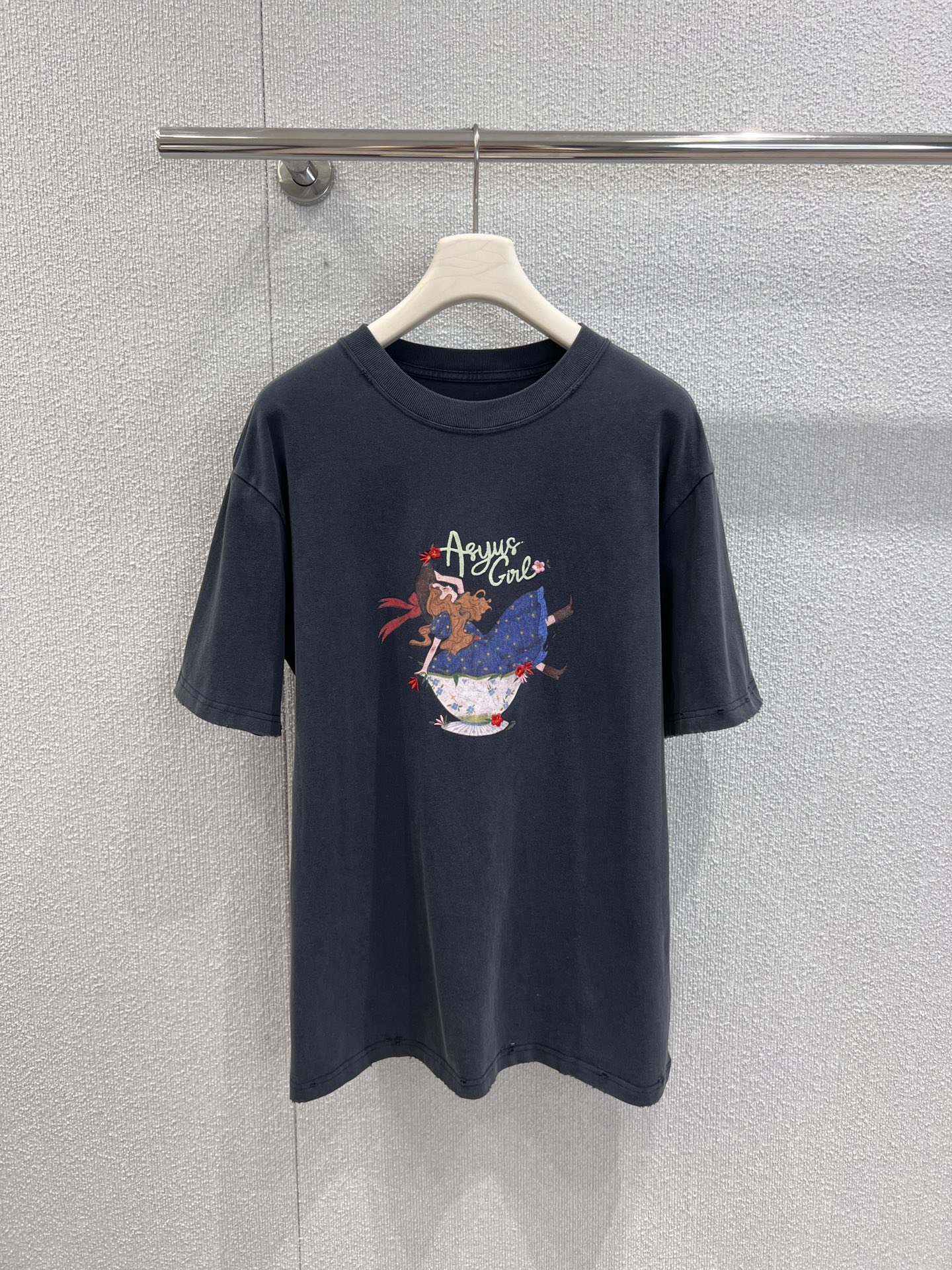 NO:433865,Support replacement Asyus 25Ss spring and summer new style, Little Girl Printed Round Neck Short-sleeved T-shirt丨Exclusive high-end production!  Fun graffiti design printed T-shirt, versatile and super cute, girl graffiti printing shoulder-falling design, super comfortable, paired with shorts, missing lower body, easy to control ~ S/M/L real-life details pictures, shorts, T-shirt, tees, t-shirt, alexander wang19860909支持换款 Asyus 25Ss春夏新款 小女孩印花圆领短袖T恤丨独家高版出品！趣味涂鸦设计印花T恤 穿上身百搭又超级可爱♀少女涂鸦印花落肩设计版型超舒服 搭配短裤 下半身失踪穿搭轻松拿捏～现货发售S/M/L实拍细节图,,shorts,T-shirt,tees，t-shirt,alexander wang,Women's clothing