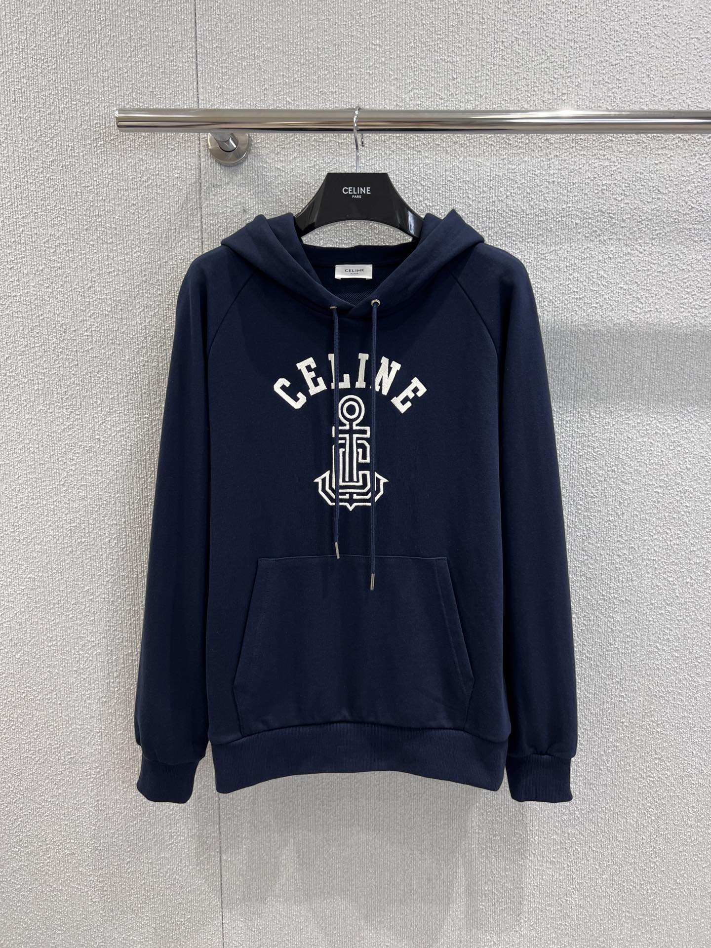 NO:433853,Support for replacement Celin* 25Fw early autumn new style, anchor letter embroidered hooded sweatshirt丨Exclusive yb development!  High-end production!  The classic style is paired with heavy industrial embroidery, simple and yet stylish!  You can easily show your INS blogger style by making good appearance!  It's really easy to wear!  The one that comes with slimming attributes is the kind that cannot be taken off!  This must be collected for babies with sweatshirt control!  Custom fabrics are soft and comfortable, and they are both practical and textured!  Strongly Amway!  ~S/M/L real photos of S/M/L, celine, hoodie, sweatshirts, hats, alexander wang19860909支持换款 Celin* 25Fw早秋新款 船锚字母刺绣连帽卫衣丨独家yb开发！高版出品！经典版型搭配重工刺绣,简单又不失格调！轻轻松松就能让你颜值开挂尽显INS博主风！真的太好穿了！自带显瘦属性 脱不下来的那种！对于卫衣控的宝宝们这款必收！定制面料柔软舒适 实穿与质感并存！强烈安利！～现货发售S/M/L实拍细节图,,celine,hoodie,sweatshirts,hats,alexander wang,Women's clothing