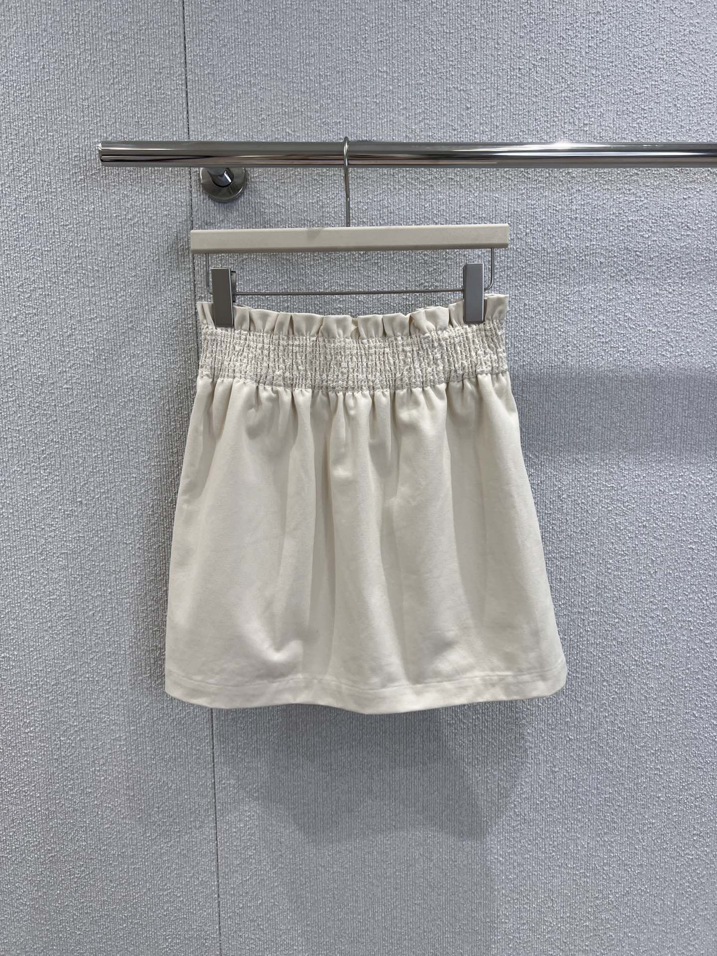 NO:436249,Support replacement Herme* 25Ss spring and summer new style, high waist pleated skirt丨Exclusive high-end production!  Heavy industry three-dimensional flower bud skirt, elegant girl is casual, wash cotton gadgets soft and crisp, retaining the skin feeling, both stylish and comfortable, although it is a girl's flower bud skirt, it is not sweet at all. Wear it not to show your youth, but to show your sassy. S/M/L real-life details pictures are on sale, hermes, skirts, alexander wang19860909支持换款 Herme* 25Ss春夏新款 高腰褶裥半身裙丨独家高版出品！重工立体花苞裙摆 优雅少女不失休闲 水洗棉华达呢软糯挺括保留筋骨感 既有型又舒适 虽然是少女的花苞裙 却丝毫不带甜腻感 穿它不是为了显幼 而是为了显飒 现货发售S/M/L实拍细节图,,hermes,skirts,alexander wang,Women's clothing