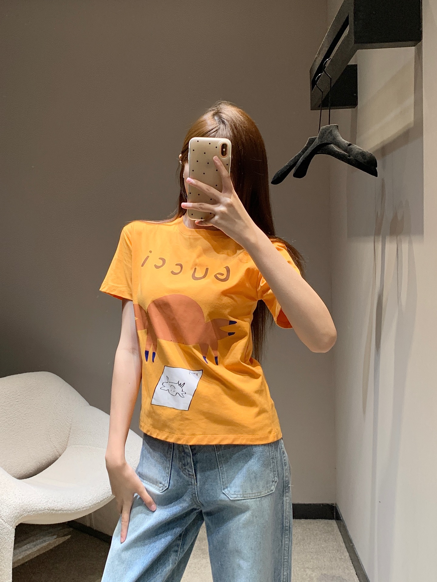 NO:435107,Gucc* 25Ss Spring and Summer New Cartoon Fun Printed Short-Sleeve T-Shirt丨Exclusive High-Performance Production!  Full of design, clean and refreshing, full of youthful vitality, it's really hard not to love it!  The concave shape is a perfect look. The classic small round neck design is simple and easy to wear. It is eye-catching when walking on the street!  The youthful and energetic feeling is 100% customized fabric with a slight return rate. The texture is super comfortable!  Close your eyes and rush!  S/M/L, gucci, T-shirt,tees, t-shirt,alexander wang19860909Gucc* 25Ss春夏新款 卡通趣味印花短袖T恤丨独家高版出品！设计感十足 干净又清爽 满满的青春活力 真的狠难不爱啊！凹起造型来妥妥的好看经典的小圆领设计简洁好穿 走在街上吸睛度满分！青春又活力的感觉穿出街回头率百分百定制面料 质感超级舒适！都给我闭眼冲！现货发售S/M/L,,gucci,T-shirt,tees，t-shirt,alexander wang,Women's clothing