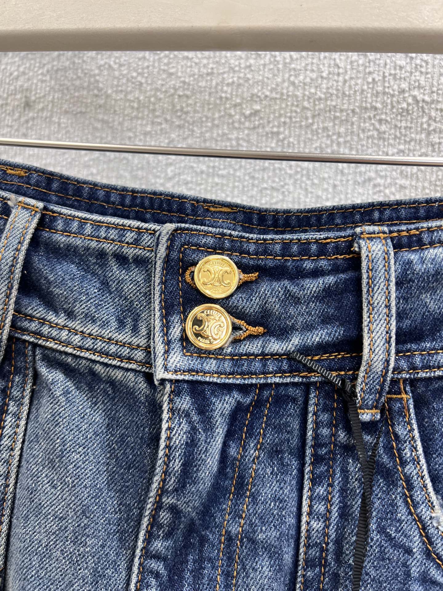 High-Quality Handbag Jeans: Celin 25Fw Autumn Collection, Exclusive Design, Double-Buttoned Penthouse Pants - 图片 5