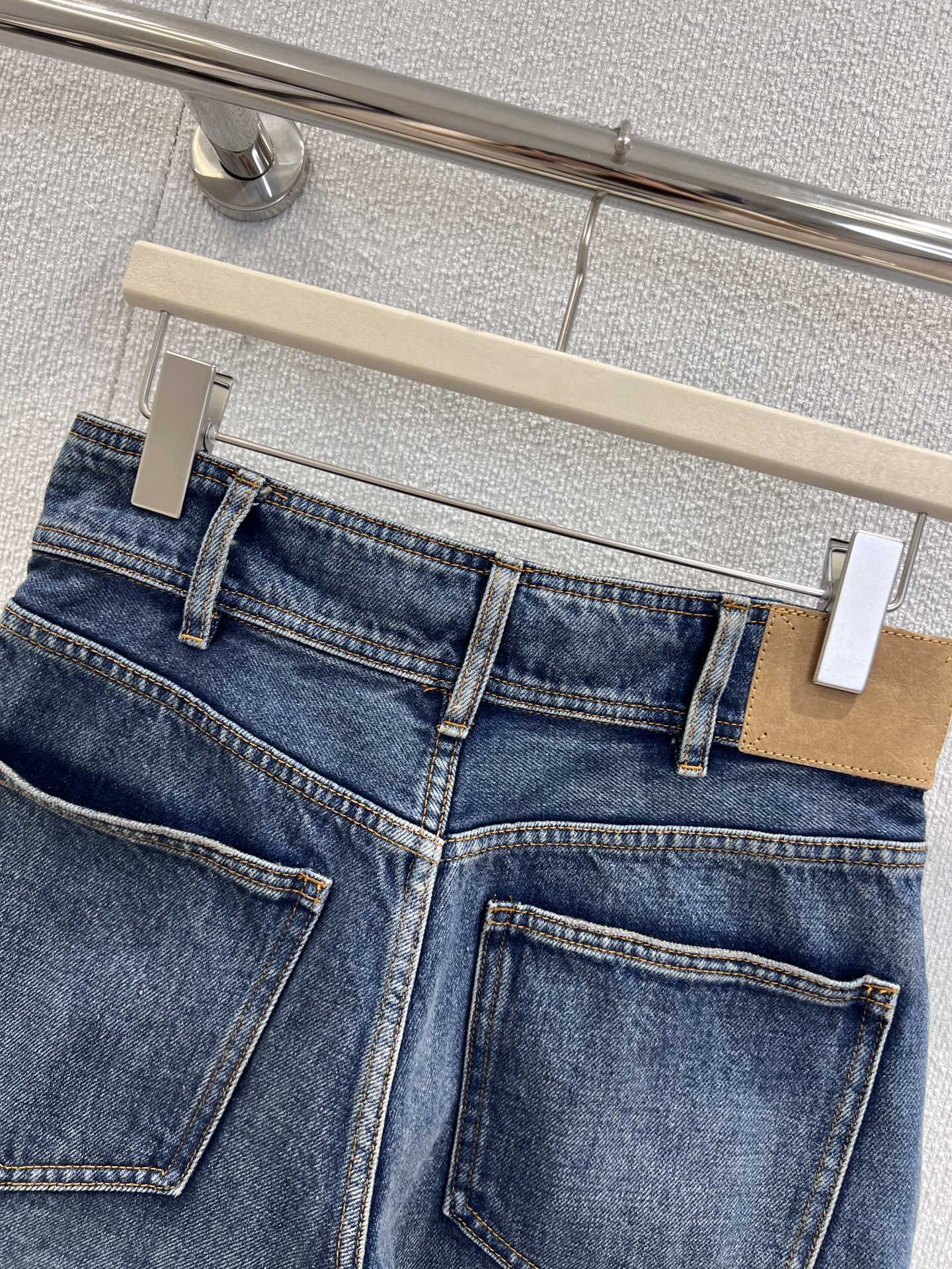 High-Quality Handbag Jeans: Celin 25Fw Autumn Collection, Exclusive Design, Double-Buttoned Penthouse Pants - 图片 4