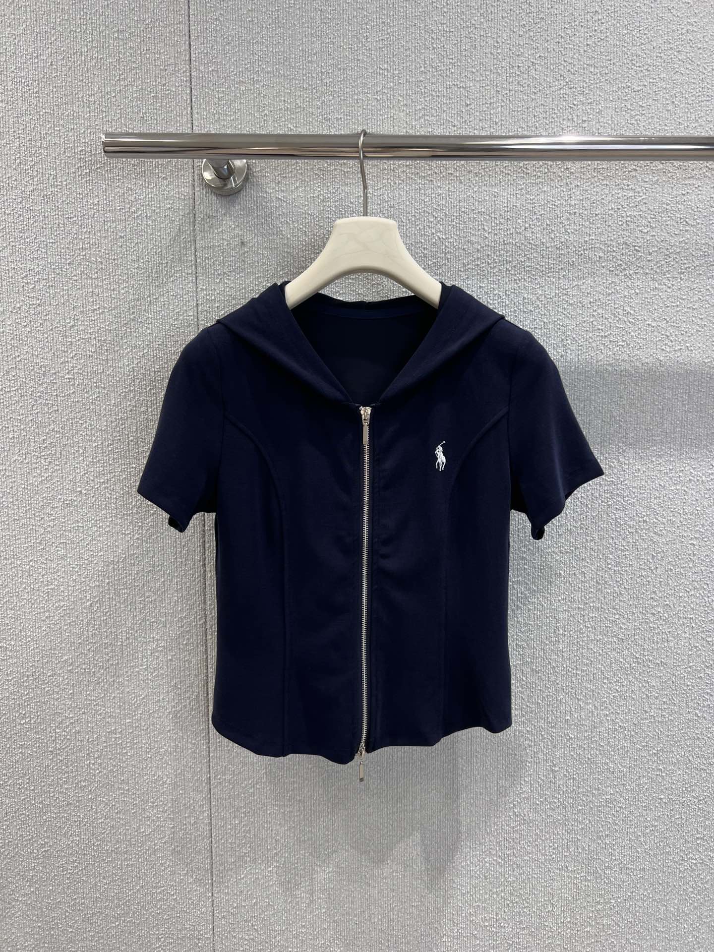 NO:435905,Support replacement Ralph Laur*n 25Ss spring and summer new style, pony embroidered hooded short-sleeved top + elastic waist wide-leg pants set | Exclusive high-end production!  One set!  !  The charm of a suit lies in the unified beauty that appears in the complete set!  !  Don’t miss the comfort and feel full~ It’s easy to wear when going out~ Chao shows off her figure so beautiful that the aphasia fabric is soft and glutinous, and the comfort is great!  S/M/L real photos of details of spot sale, loro piana, T-shirt, hats, alexander wang19860909支持换款 Ralph Laur*n 25Ss春夏新款 小马刺绣连帽短袖上衣+松紧腰阔腿裤套装丨独家高版出品！一套入！！套装的魅力在于成套出现的统一美感！！不可错过舒适感拉满～ 简单出门不费力穿搭～chao显身材美到失语面料软软糯糯 舒适感棒棒哒！现货发售S/M/L实拍细节图,,loro piana,T-shirt,hats,alexander wang,Women's clothing