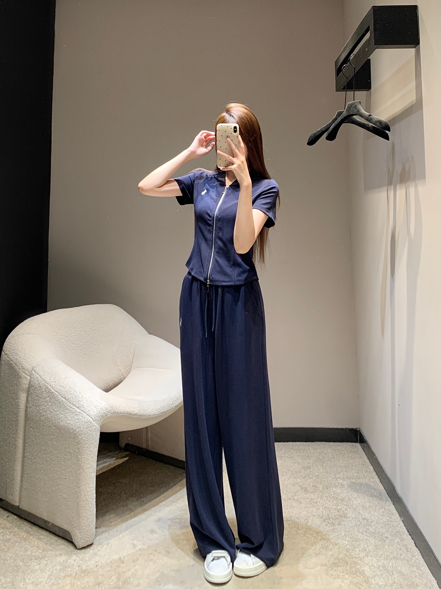 NO:435908,Ralph Laur*n 25Ss Spring and Summer New Pony Embroidered Hooded Short Sleeve Top + Elastic Waist Wide Legs Pants Set | Exclusive High Edition Production!  One set!  !  The charm of a suit lies in the unified beauty that appears in the complete set!  !  Don’t miss the comfort and feel full~ It’s easy to wear when going out~ Chao shows off her figure so beautiful that the aphasia fabric is soft and glutinous, and the comfort is great!  S/M/L, loro piana, T-shirt,hats,alexander wang19860909Ralph Laur*n 25Ss春夏新款 小马刺绣连帽短袖上衣+松紧腰阔腿裤套装丨独家高版出品！一套入！！套装的魅力在于成套出现的统一美感！！不可错过舒适感拉满～ 简单出门不费力穿搭～chao显身材美到失语面料软软糯糯 舒适感棒棒哒！现货发售S/M/L,,loro piana,T-shirt,hats,alexander wang,Women's clothing