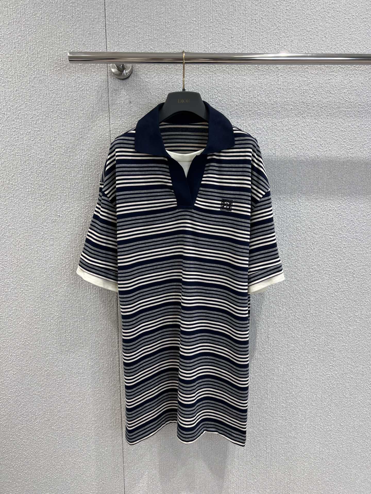 NO:436243,Support replacement ICEDU*T 25Ss spring and summer new model, fake two-piece striped POLO dress丨Exclusive high-end production!  Retro striped color scheme, a tasteful temperament girl feels very casual and has a little woman’s feeling. The whole skirt is very good. Whoever wears it is a temperamental girl’s custom fabric is soft. The upper body is a comfortable and comfortable feel baby!  Close your eyes and rush!  S/M/L real photos, skirts, alexander wang19860909支持换款 ICEDU*T 25Ss春夏新款 假两件条纹POLO连衣裙丨独家高版出品！复古的条纹配色 穿上就是有品味的气质女孩休闲感很足 又带有小女人的感觉 整件裙子的版型很优秀 谁穿谁是气质型女孩定制面料质地柔软 上身就是舒适又自在的feel宝宝们！闭眼冲！现货发售S/M/L实拍细节图,,skirts,alexander wang,Women's clothing