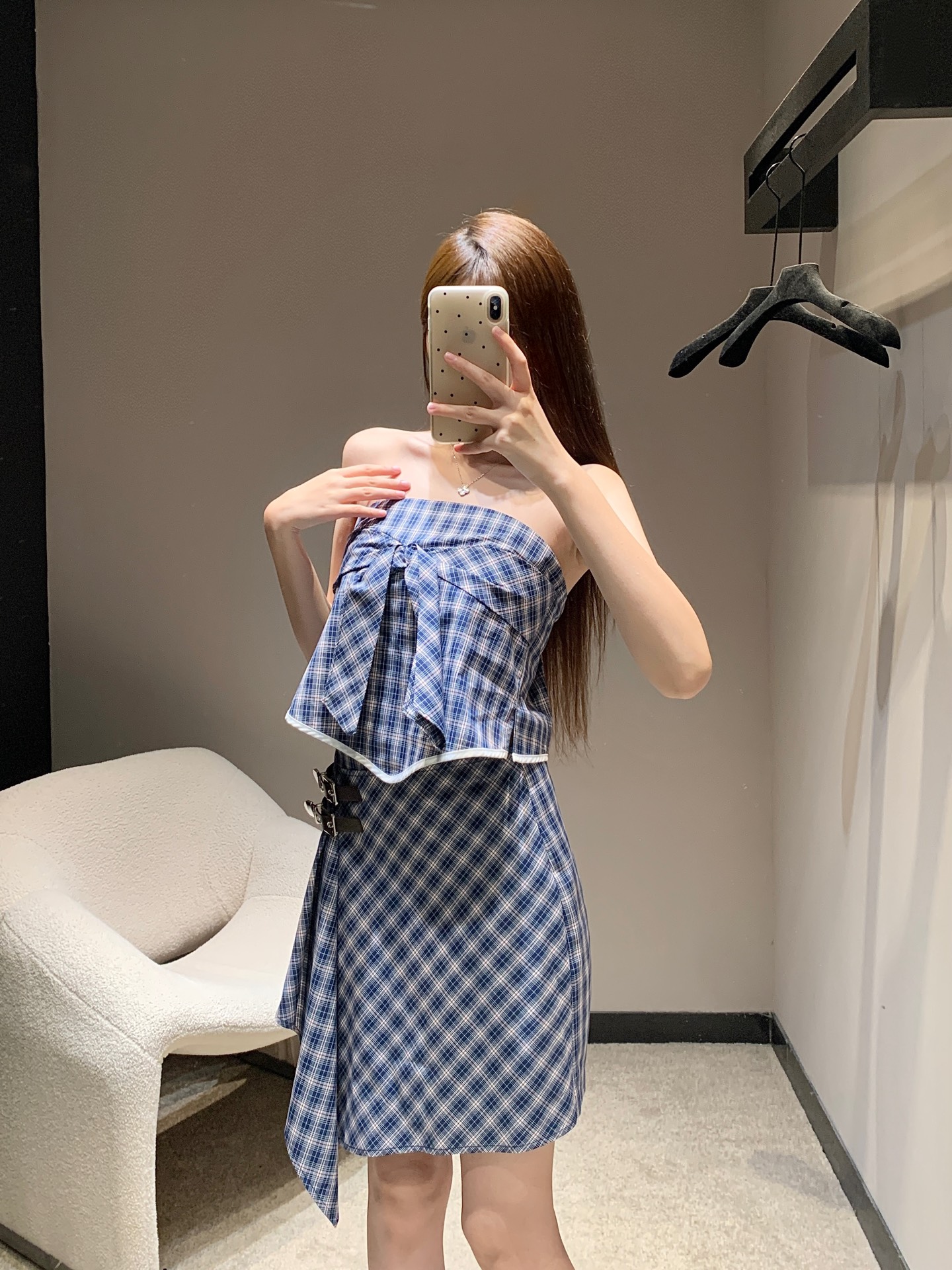 NO:436248,Strap-breasted skirt MiuMi*25ss Spring and Summer New Style Plaid Butterfly Strap Strap-breasted vest + irregular skirt suit | Exclusive high-end production!  Comfort and practical wear are both rare online textures that can be seen at a glance. Simple yet stylish and stylish upper body. You can wear them in a daily set or separate combination to create a casual and fashionable aura of fashion experts. S/M/L, miumiu, skirts, alexander wang19860909抹胸 半裙 MiuMi*25ss春夏新款 格子蝴蝶绑带抹胸背心+不规则半裙套装丨独家高版出品！舒适度与实穿性双双在线太难得了一眼就看出的好质感 简约又不失格调上身时髦大气 日常一套或者分开搭配都能穿出时尚达人随意又时髦的气场现货发售S/M/L,,miumiu,skirts,alexander wang,Women's clothing