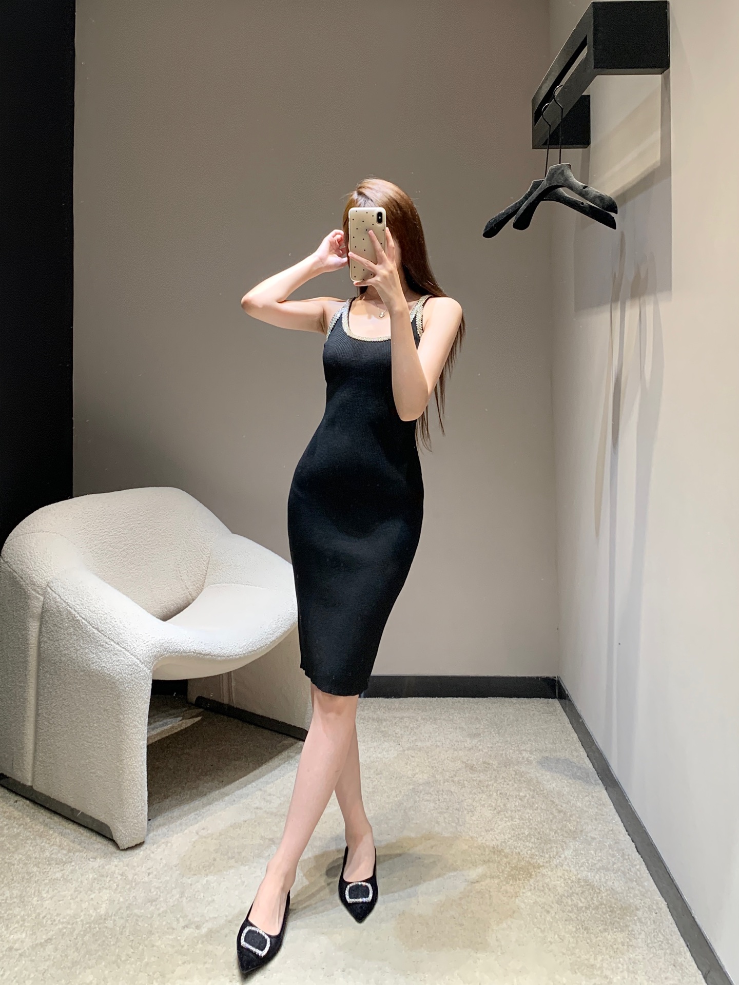 NO:436610,Chane* 25Ss Spring and Summer New Style Diamond Glitter Slim Sexy Sling Dress丨Exclusive High Edition Production!  A dress with a sense of atmosphere. Wear it to make your debut in the C position with a clean and neat tailoring style. Whether it is inner or single, it is high-end, simple and fashionable. Customized fabric. It is very good in texture and drooping. Recommended for sale in stock. S/M/L, chanel, skirts, alexander wang19860909Chane* 25Ss春夏新款 钻石闪闪修身性感吊带连衣裙丨独家高版出品！自带氛围感的一条连衣裙 穿上它妥妥滴让你C位出道剪裁版型干净利落～无论内搭还是单穿都高级简约又时髦的一款,定制面料 无论是质感还是垂感都特别好推荐推荐现货发售 S/M/L,,chanel,skirts,alexander wang,Women's clothing