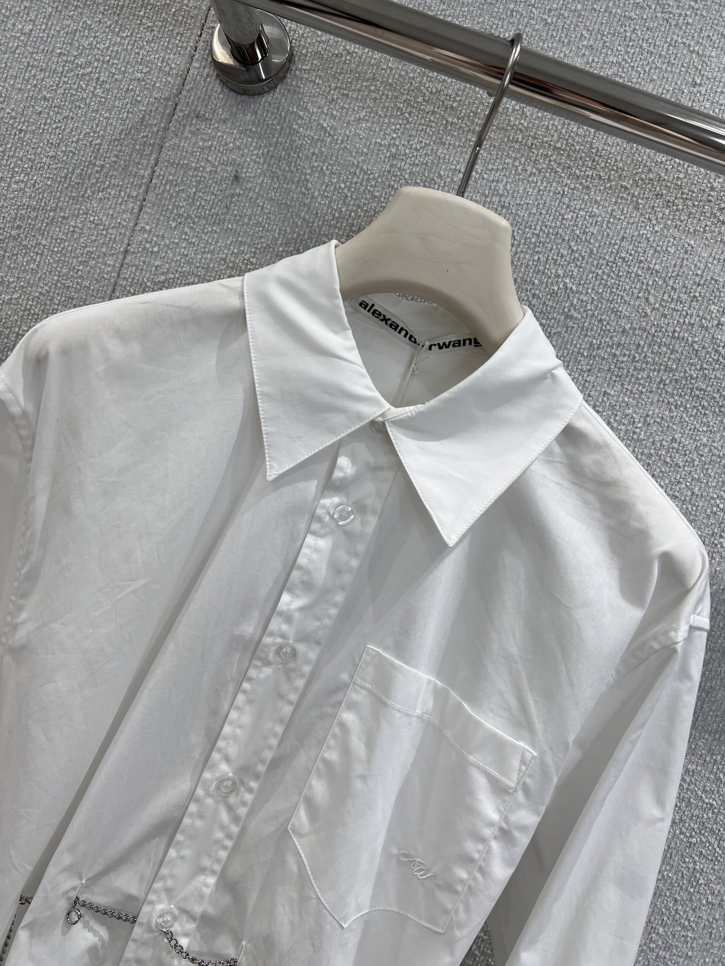 High-Quality Key-Chained Long-Sleeve Shirt by Alexander Wang for Fall – New Collection! - 图片 3