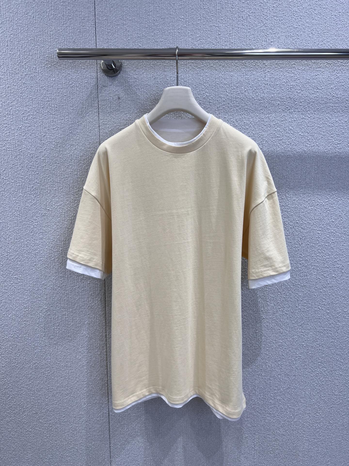 NO:446128,Support replacement JIL SAND*R 25Fw early autumn new model, fake two-piece round neck short-sleeved logo T-shirt | Exclusive high-end product!  Showing high-end quality and exquisite style. It is recommended to try it out and bring new and different experiences!  !  !  !  The texture is amazing!  It is really comfortable to wear for casual wear!  It is a very simple and high-end T-shirt, with real-life details on S/M/L, jil sander, T-shirt, tees, t-shirt, alexander wang19860909支持换款 JIL SAND*R 25Fw早秋新款 假两件圆领短袖logoT恤丨独家高版出品！尽显高端品质与精致格调.建议尝试一下会带来新的不同体验感！！！！质感非常绝！日常休闲穿它真的chao舒服！是一件非常简单高级的T恤,现货发售S/M/L实拍细节图,,jil sander,T-shirt,tees，t-shirt,alexander wang,Women's clothing