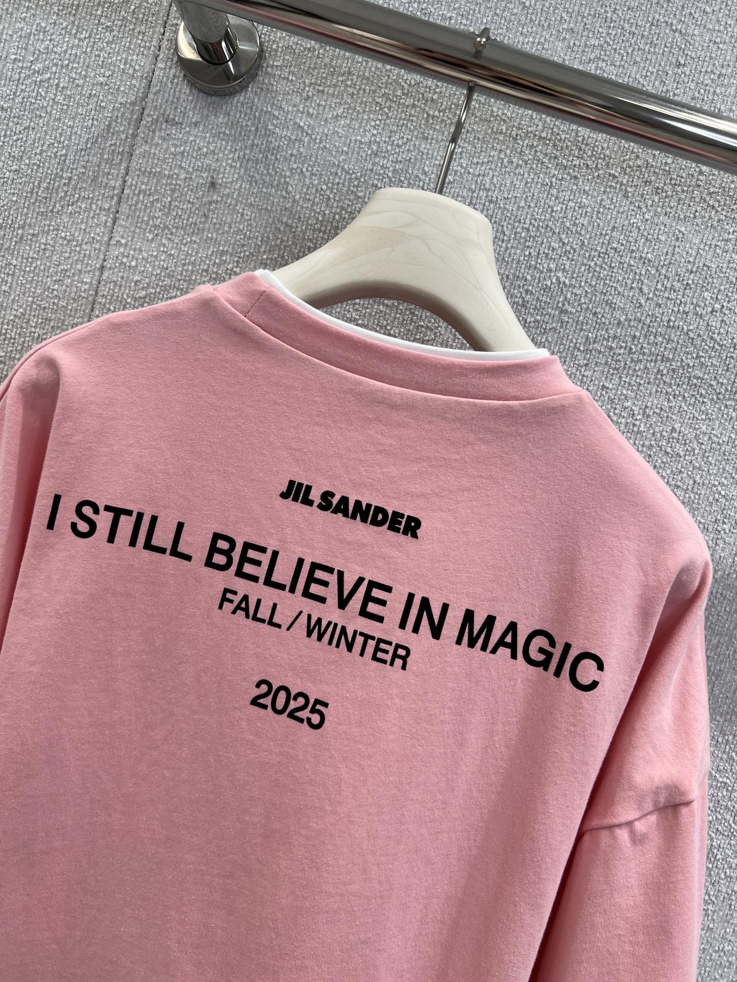 New JIL SAND*R 25Fw Collection: Sophisticated, Simple T-Shirt for Everyday Wear - 图片 4