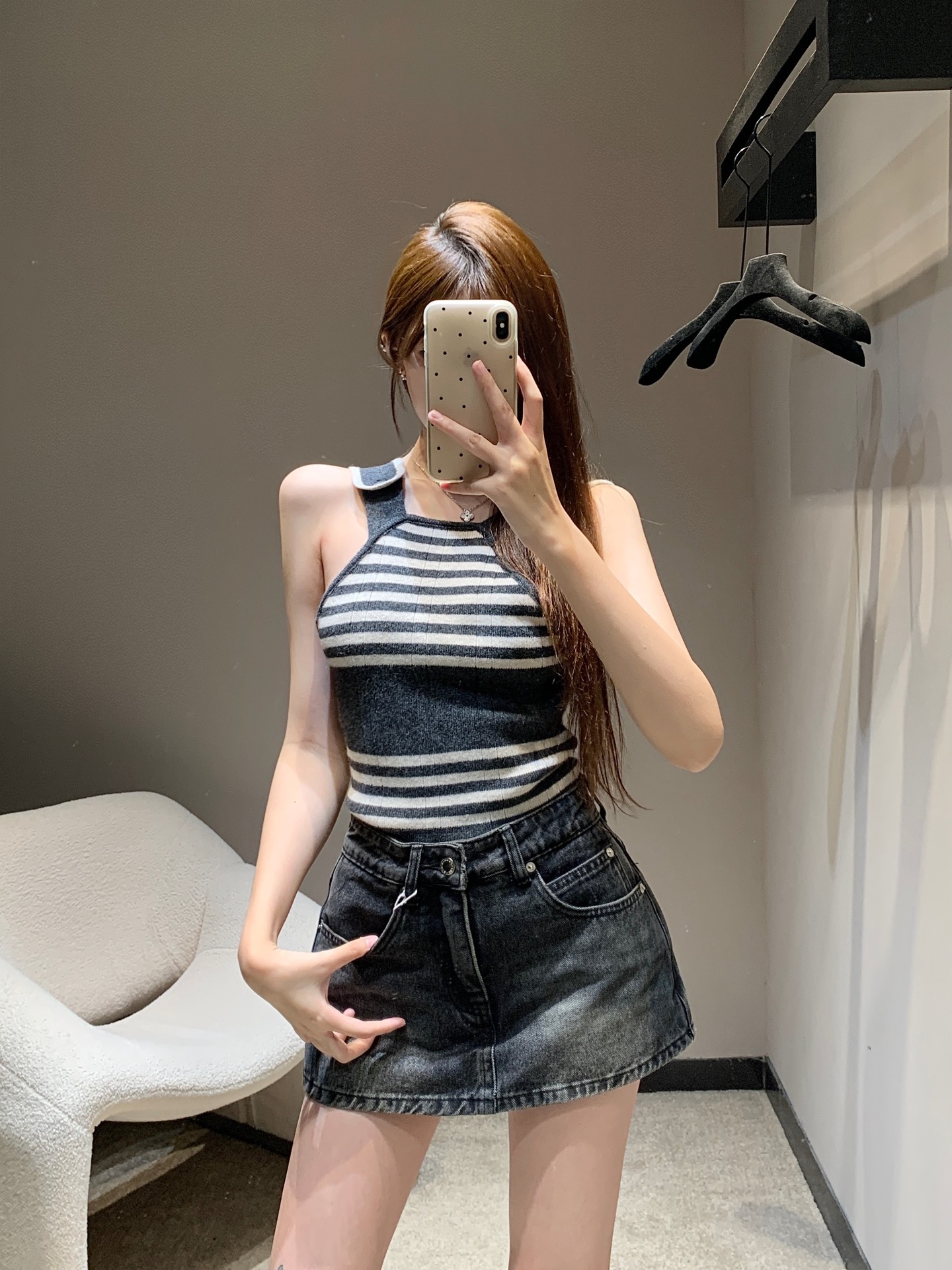 NO:445208,Miumi* 25Ss Spring and Summer New Cashmere Wool Striped Vest丨Exclusive YB development!  High-end production!  Gray cashmere wool fabric Decorative brand logo embroidery logo Contrast color thick suspender design Back button opening and closing age-reducing stripe pattern Slim and elastic version Must-have for sale in summer S/M/LP, loro piano, miumiu, alexander wang19860909Miumi* 25Ss春夏新款 羊绒羊毛条纹背心丨独家yb开发！高版出品！灰色羊绒羊毛面料 饰品牌标识刺绣徽标 撞色粗吊带设计 背后纽扣开合 减龄条纹图案 修身弹力版型 夏天必备现货发售S/M/LP,,loro piana,miumiu,alexander wang,Women's clothing