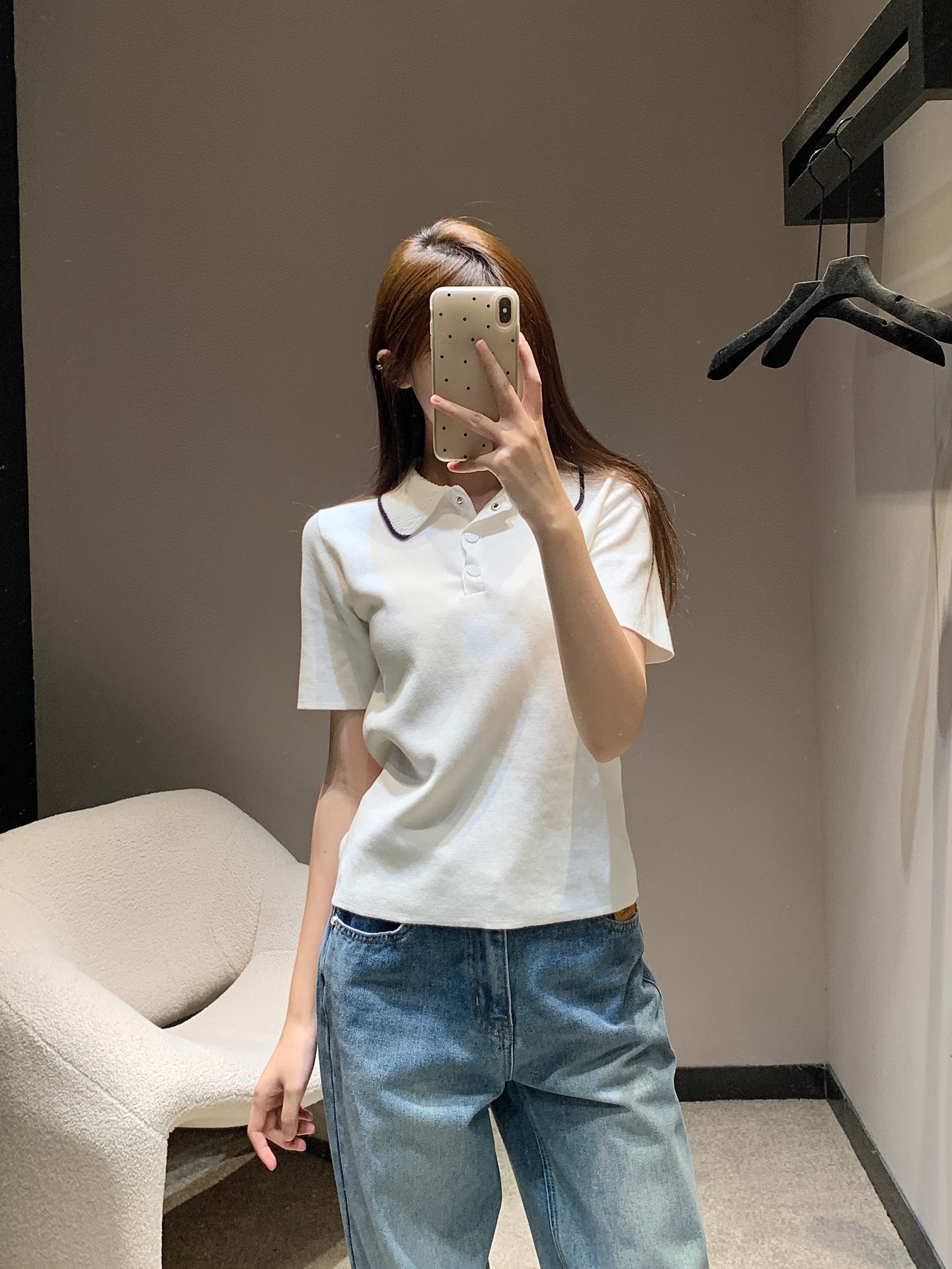 NO:446147,Moncl* 25Fw early autumn new style lapel knitted polo short-sleeved top | Exclusive yb development!  High-end production!  Customized worsted yarn, age-reducing Polo collar and contrasting color edge design in the details, refreshing and clean, adding a touch of vitality and high-end and easy to grasp the fashionable atmosphere. It is easy to match without picking the face and makes you look slimmer!  Super comfortable texture!  S/M/L, T-shirt, alexander wang19860909Moncl* 25Fw早秋新款 翻领针织polo短袖上衣丨独家yb开发！高版出品！订制精纺纱线 减龄的Polo领以及细节处的撞色边设计 清爽干净又增加了一丝活力和高级轻松拿捏时髦氛围感 不挑脸型易搭更显瘦！质感超级舒适！现货发售S/M/L,,T-shirt,alexander wang,Women's clothing