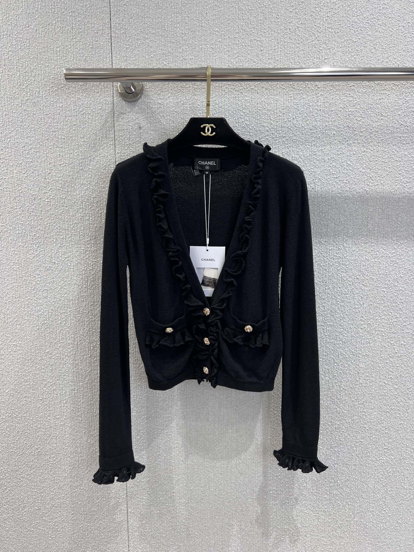 NO:441199,Open Skirt P supports replacement Chane* 25A high-end handicraft new model, big V neck rhinestone buckle hollow wavy lace knitted cardigan + skirt suit | Exclusive high-end production!  The hollow wavy lace design on the cuffs and hem is like the waves gently caressing the beach, which is both romantic and beautiful. The delicate design not only adds the layering of the cardigan, but also makes you feel like you are in a dream fairy tale world. Whether it is single or complete sets, you can easily control various occasions. S/M/L real-life detailed pictures are available in stock, chanel, skirts, alexander wang19860909开 半裙P支持换款 Chane* 25A高级手工坊新款 大V领水钻扣镂空波浪花边针织开衫+半裙套装丨独家高版出品！袖口和下摆的镂空波浪花边设计,如同海浪轻抚沙滩,既浪漫又唯美. 细腻的设计,不仅增添了开衫的层次感,更让穿上它的你,仿佛置身于梦幻的童话世界.无论是单穿还是成套搭配,都能轻松驾驭各种场合.现货发售S/M/L实拍细节图,,chanel,skirts,alexander wang,Women's clothing