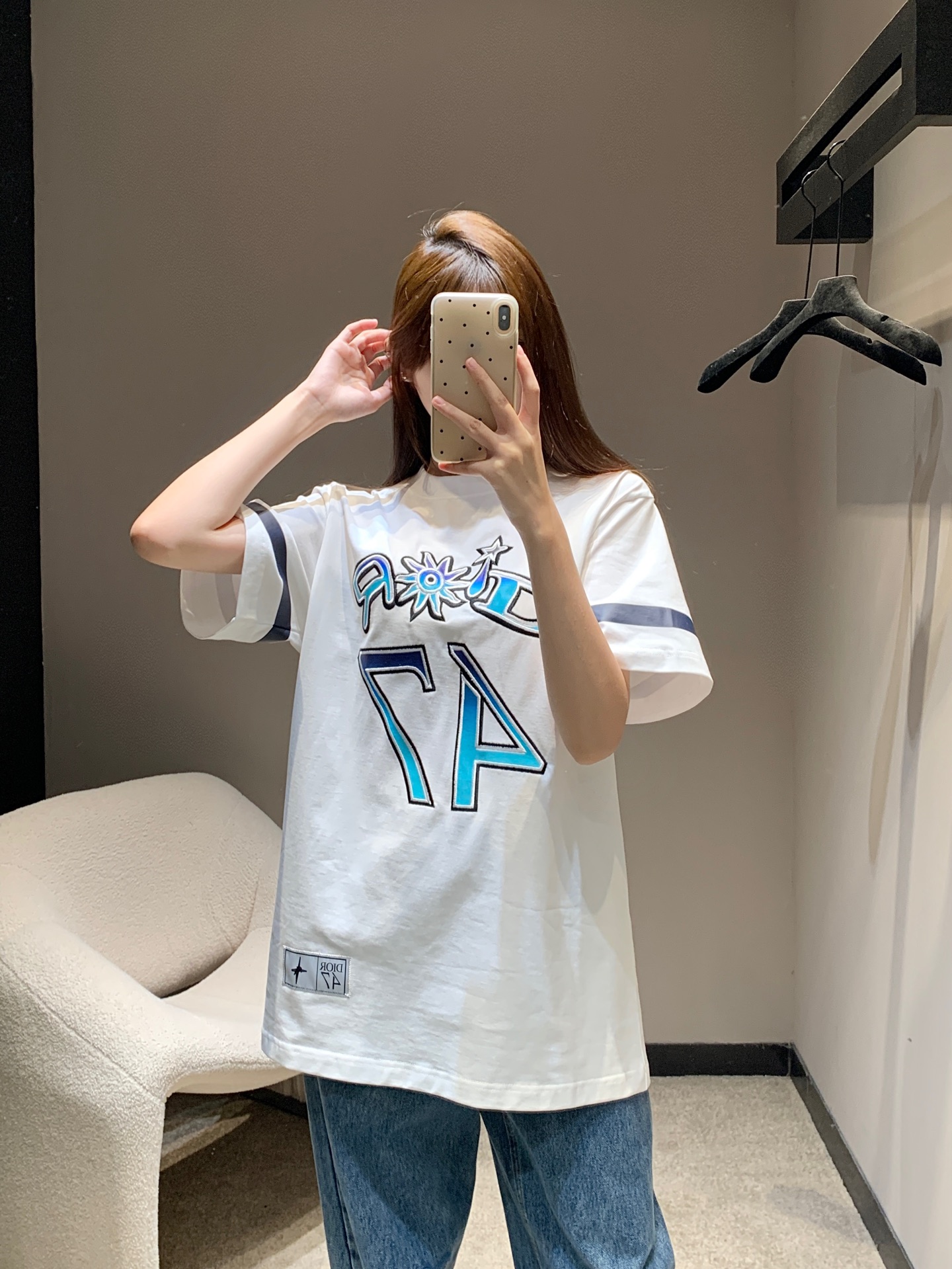 NO:441238,Dio* 25Ss spring and summer new Hamilton co-branded embroidered round neck short-sleeved T-shirt丨Exclusive yb development!  High-end production!  The front is decorated with brand logo and English pattern No. 47 embroidered plain pattern, fluorescent print on the cuffs, patch seals on the hem, a versatile sporty short-sleeved sleeves, loose style, same style for men and women. S/M/L, dior, T-shirt,tees, t-shirt,alexander wang19860909Dio* 25Ss春夏新款 Hamilton联名绣花圆领短袖T恤丨独家yb开发！高版出品！正面饰以品牌标识徽标和英文图案47号刺绣平纹,袖口荧光印花,下摆饰有贴布标章,百搭的一款运动风的短袖,宽松版型 男女同款.现货发售S/M/L,,dior,T-shirt,tees，t-shirt,alexander wang,Women's clothing