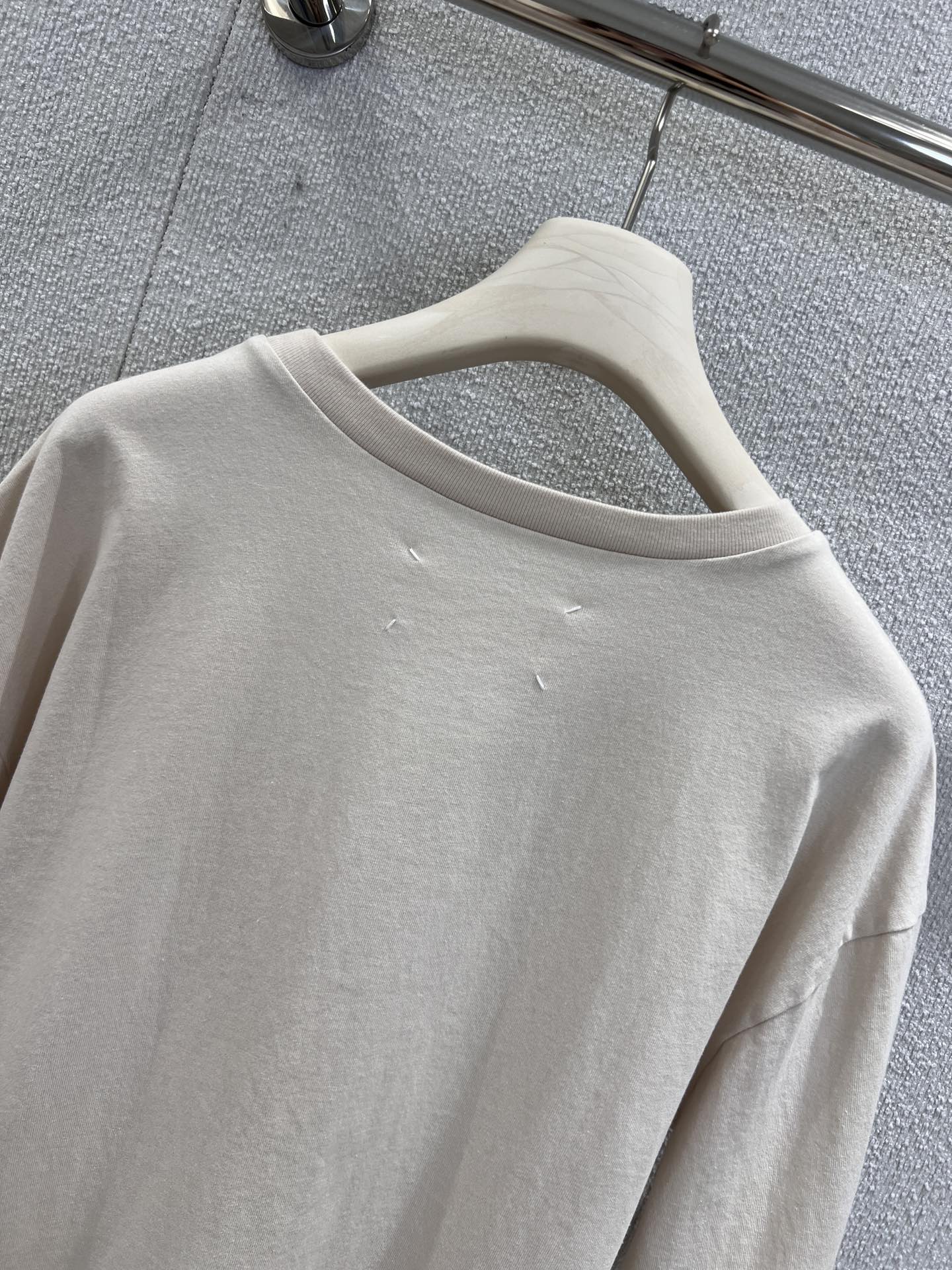 High-End MM6 Digital Suture Logo T-Shirt: Durable and Stylish Upgrade Option - 图片 4