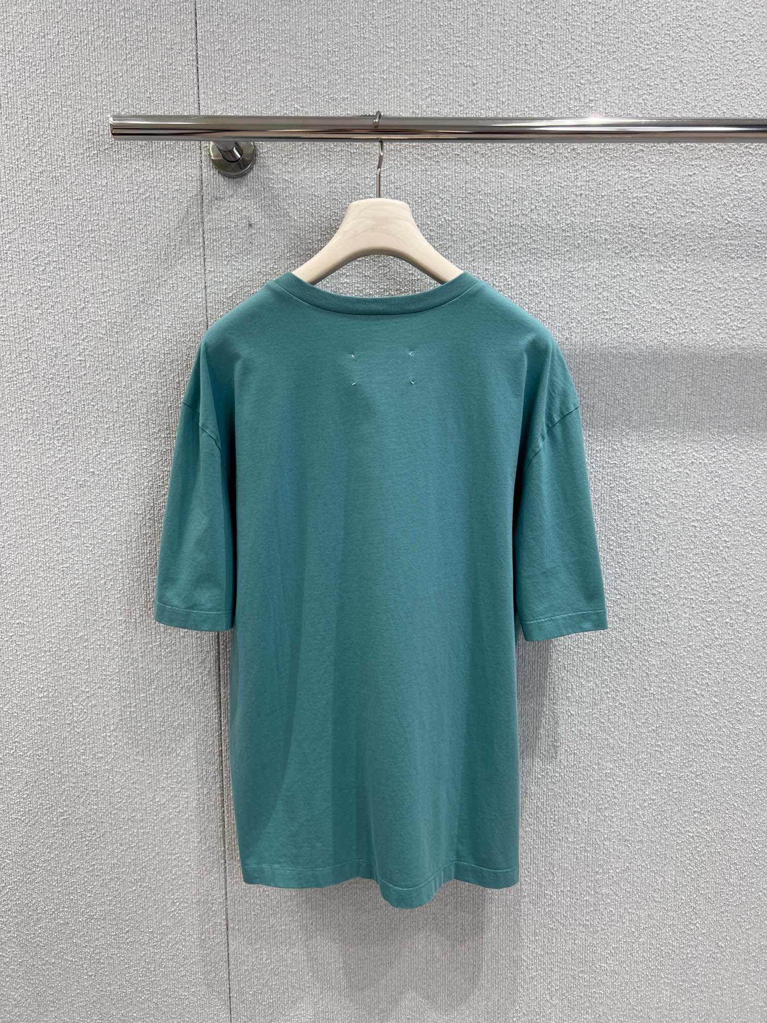 High-End MM6 Digital Suture Logo T-shirts: Durable and Stylish Upgrade. - 图片 2