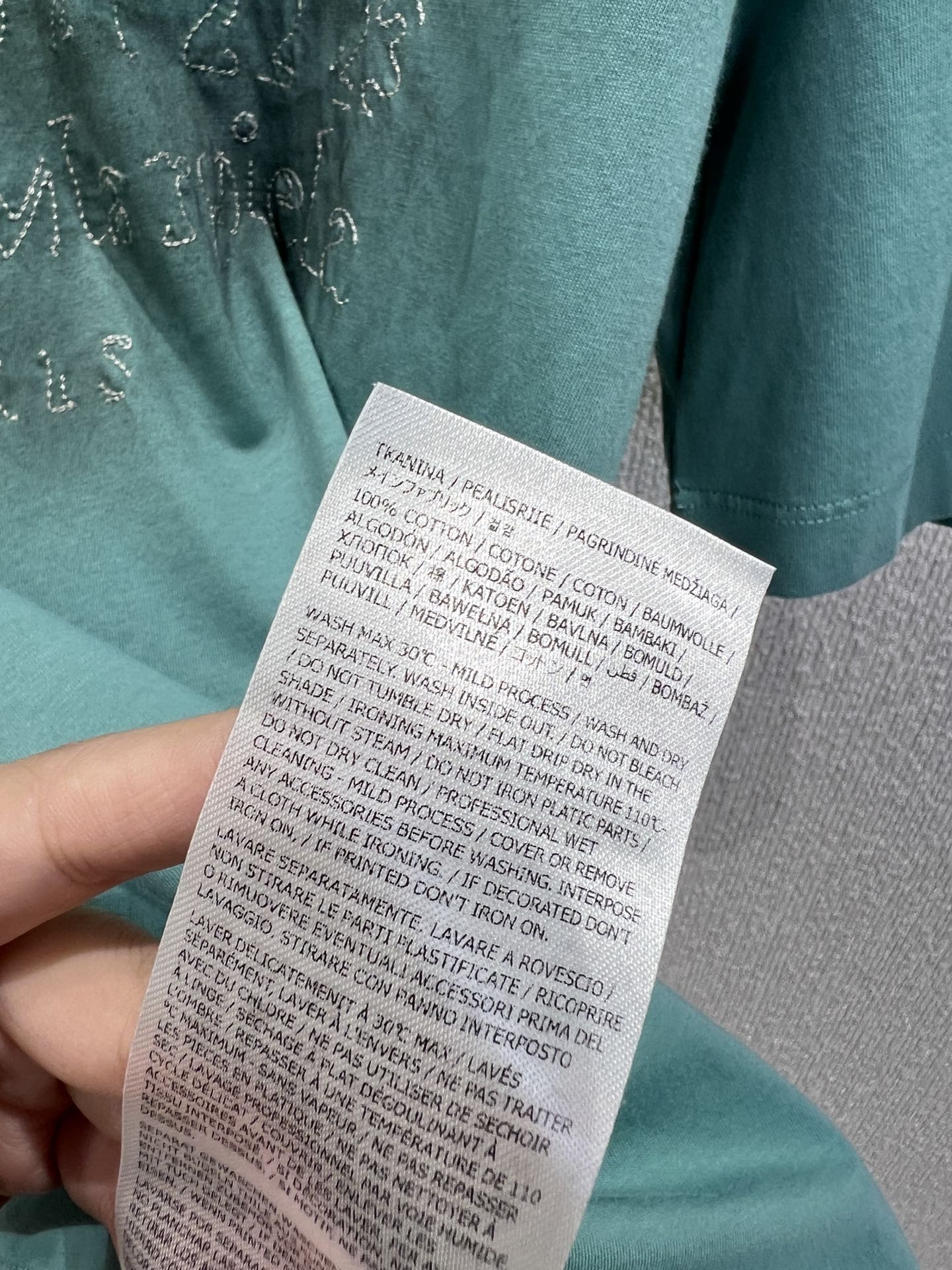 High-End MM6 Digital Suture Logo T-shirts: Durable and Stylish Upgrade. - 图片 7