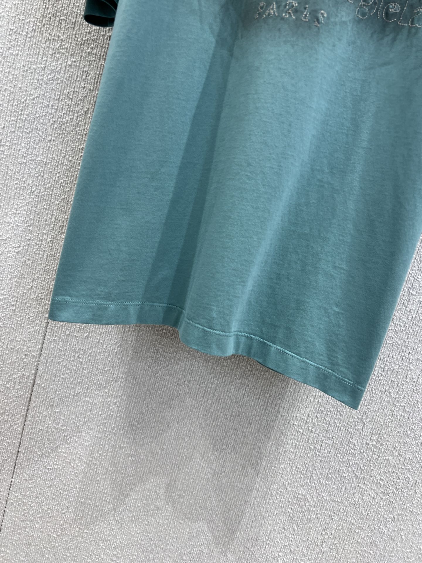 High-End MM6 Digital Suture Logo T-shirts: Durable and Stylish Upgrade. - 图片 6