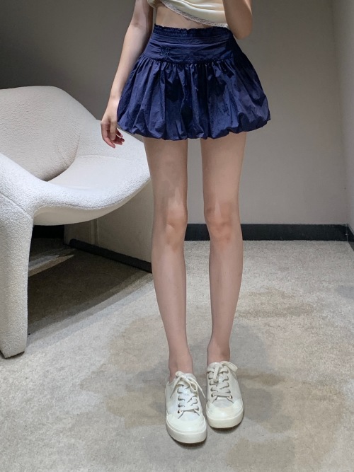 Miu Miu High-Waisted Embroidered Mini Skirt with Bloom Silhouette 1 Miu Miu High-Waisted Embroidered Mini Skirt with Bloom Silhouette