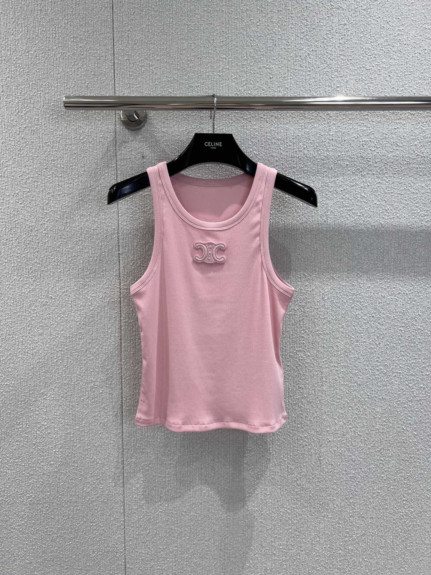 NO:455904,Support for replacement Celin* 25Ss early spring new Arc de Triomphe embroidered versatile sweet girl powder vest | Exclusive yb development!  High-end production!  Contract the treasures and versatile items for the whole summer!  YB custom vertical strip fabric, the collar and sleeves all use seamless splicing and integrated molding process, and the workmanship quality depends on the details!  The three-dimensional drum and foot closure process is different from the market version!  The waist-hugging style design, three-dimensional cutting, and the upper body effect is amazing!  Custom thread edge collection is smooth and smooth, and the quality depends on the details!  S/M/L real photos, celine, alexander wang19860909支持换款 Celin* 25Ss早春新款 凯旋门刺绣百搭甜妹粉背心丨独家yb开发！高版出品！承包一整个夏天的宝藏百搭单品！YB定制竖条面料,领边袖边皆采用无缝拼接一体成型工艺,做工品质看细节！下脚边立体鼓边收脚工艺,区别市场版本！收腰版型设计,立体裁剪,上身效果绝绝子！定制螺纹收边平整流畅,品质看细节！现货发售S/M/L实拍细节图,,celine,alexander wang,Women's clothing