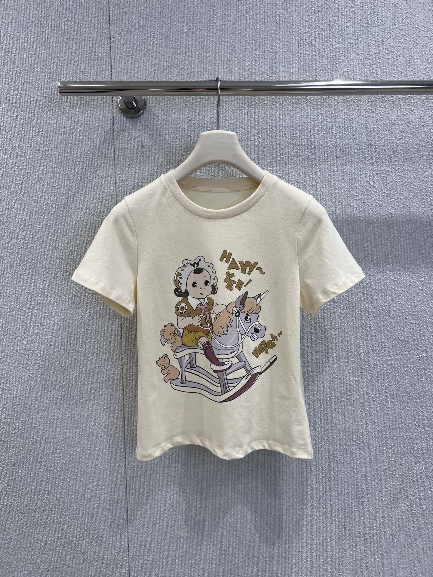 NO:445325,Support replacement Open yy 25Ss spring and summer new style cartoon printed round neck short-sleeved T-shirt丨Exclusive high-end production!  The refreshing and fashionable tee is so beautiful, and the unique cute cartoon print design!  It’s really hard not to love a girl’s heart. The slim and short style shows her sexy waist on the upper body. Paired with high-waisted wide-leg pants or short skirts, it’s so beautiful!  It can be sweet or salty~ Customized fabric, super comfortable texture!  Such a T-shirt is something that everyone has!  S/M/L real photos, skirts, T-shirt, tees, t-shirt, alexander wang19860909支持换款 Open yy 25Ss春夏新款 卡通印花圆领短袖T恤丨独家高版出品！清爽又时髦的tee也太好看啦独特的可爱卡通印花设计！少女心爆棚真的很难不爱呀 修身短款的版型 上身露出性感的小蛮腰 搭配高腰阔腿裤或短裙 简直美炸了！可甜可盐～定制面料 质感超级舒适！这样的T恤就是人手一件的存在！现货发售S/M/L实拍细节图,,skirts,T-shirt,tees，t-shirt,alexander wang,Women's clothing