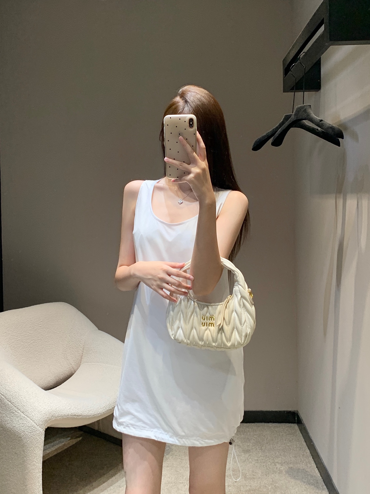 NO:446050,Prad* 25Fw early autumn new Re-Nylon double-sided sleeveless vest dress | Exclusive yb development!  High-end production!  The rate of return to the street, customized fabric, breathable and comfortable, and the visual effect is formed by the upper body, making it look slim and high-end!  It is an excellent choice for daily life and vacation. It is full of temperament. The upper body is super covered with flesh and slimming. It is highly recommended for good clothes that do not pick on the figure. Fairies, please arrange the trumpets~S/M/L, prada, skirts, alexander wang.19860909Prad* 25Fw早秋新款 Re-Nylon 双面无袖背心连衣裙丨独家yb开发！高版出品！出街回头率 定制面料 透气舒适 形成的视觉效果上身整个显瘦又高级！是日常和度假的极佳选择 气质感满满的 上身超级遮肉显瘦 不挑身材的好穿强烈推荐 仙女宝贝们赶紧安排上叭～现货发售S/M/L,,prada,skirts,alexander wang,Women's clothing