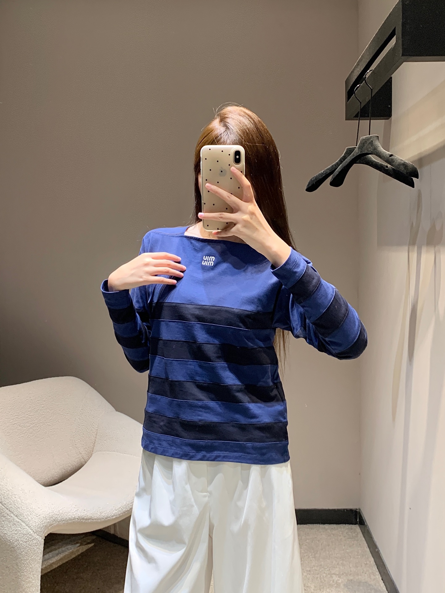 NO:447471,MiuMi* 25Ss Spring and Summer New Style, versatile striped loose long-sleeved T-shirt丨Exclusive yb development!  High-end production!  This is simply a magical tool for concave shape!  The style of an INS blogger can easily make you look good and cheated. The exquisite style of the upper body perfectly shows the beautiful curves!  Whether paired with shorts or short skirts or work jeans, it is easy to wear a good body proportion. S/M/L is available in stock, miumiu, skirts, shorts, jeans, tees, t-shirt, alexander wang19860909MiuMi* 25Ss春夏新款 百搭条纹宽松长袖T恤丨独家yb开发！高版出品！这款简直就是凹造型神器！随意上身都是INS博主风轻轻松松就能让你颜值开挂 精致版型上身完美展现优美的曲线！版型日常无论搭配短裤短裙 或者工装牛仔裤轻松穿出好的身材比例 现货发售S/M/L,,miumiu,skirts,shorts,jeans,tees，t-shirt,alexander wang,Women's clothing