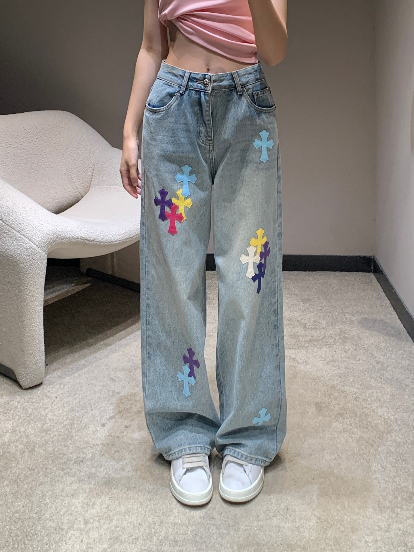 NO:449750,Chrome Hea*ts 25FW early autumn new style, colorful cross veneer wash jeans | exclusive high-end production!  Super versatile!  All seasons can be sold, a must-have to miss!  It looks good to go out with a pair of styles and create a cyberpunk girl anytime and anywhere!  The most dazzling leg sperm on the street!  S/M/L, chrome hearts, jeans, alexander wang19860909Chrome Hea*ts 25FW早秋新款 彩色十字架贴皮水洗牛仔裤丨独家高版出品！超级百搭！四季可盘,不容错过的牛货一枚！搭配一双版型就hin好看的出街 随时随地营造赛博朋克风女孩！这个街上最耀眼的腿精！现货发售S/M/L,,chrome hearts,jeans,alexander wang,Women's clothing