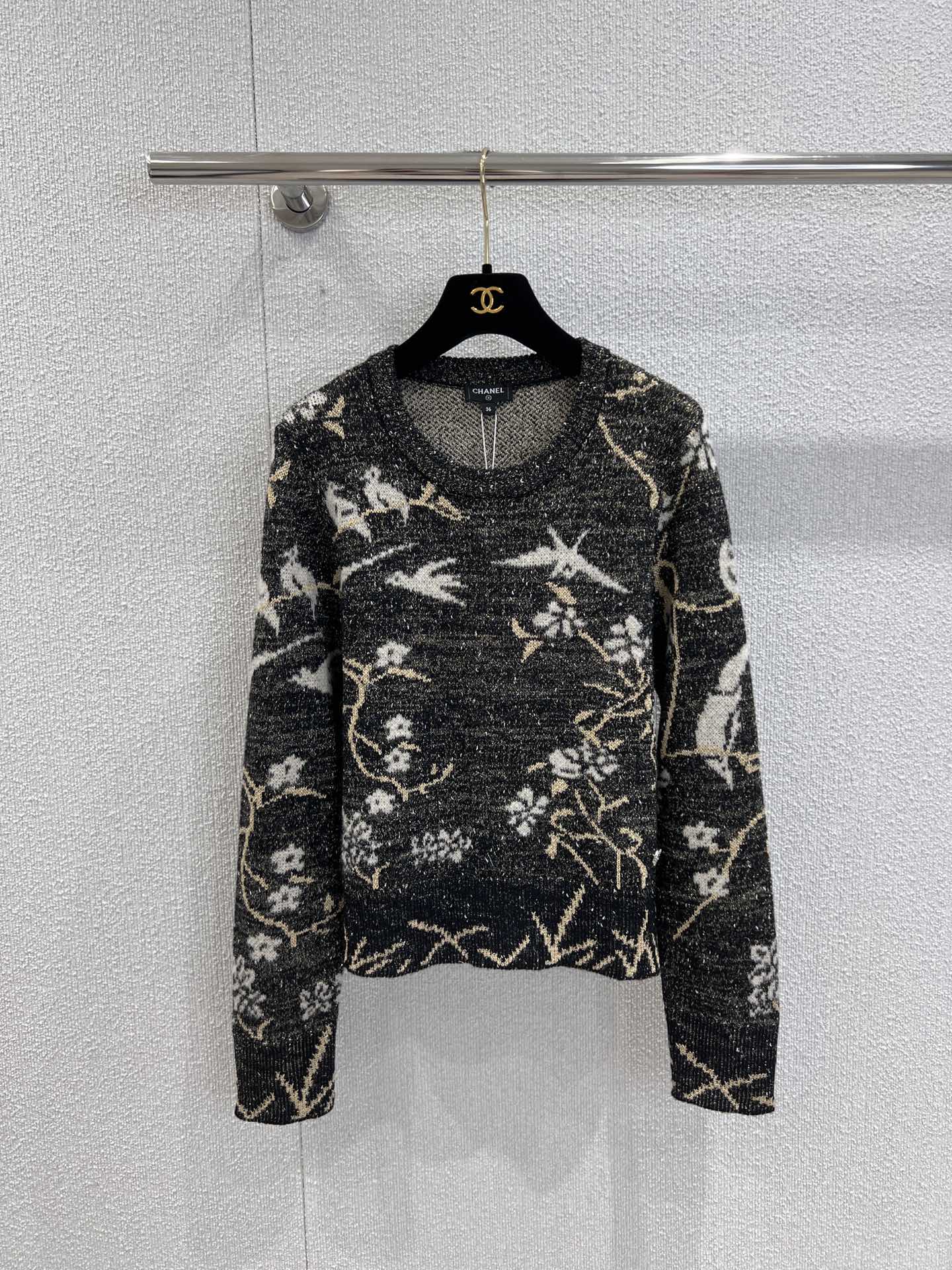 NO:451065,Support replacement Chane* 25A high-end handicraft workshop series new models, heavy industry colored ironing pattern knitted sweater丨Exclusive high-end production!  Customized colored rhinestone jacquard bird pattern, retro high-end fashion is not picky, workmanship quality depends on details. S/M/L real shot details pictures are available in stock, chanel, sweaters, alexander wang19860909支持换款 Chane* 25A高级手工坊系列新款 重工彩色烫钻图案针织毛衣丨独家高版出品！定制彩色水钻提花小鸟图案 ,复古高级时尚不挑人,做工品质看细节.现货发售S/M/L实拍细节图,,chanel,sweaters,alexander wang,Women's clothing