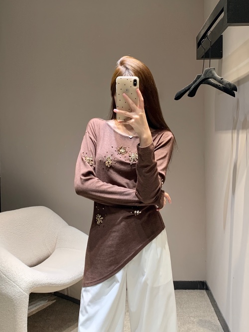 Miu Miu Embellished Long Sleeve T-Shirt Slim Fit Autumn Early Fashion 1 Miu Miu Embellished Long Sleeve T-Shirt Slim Fit Autumn Early Fashion