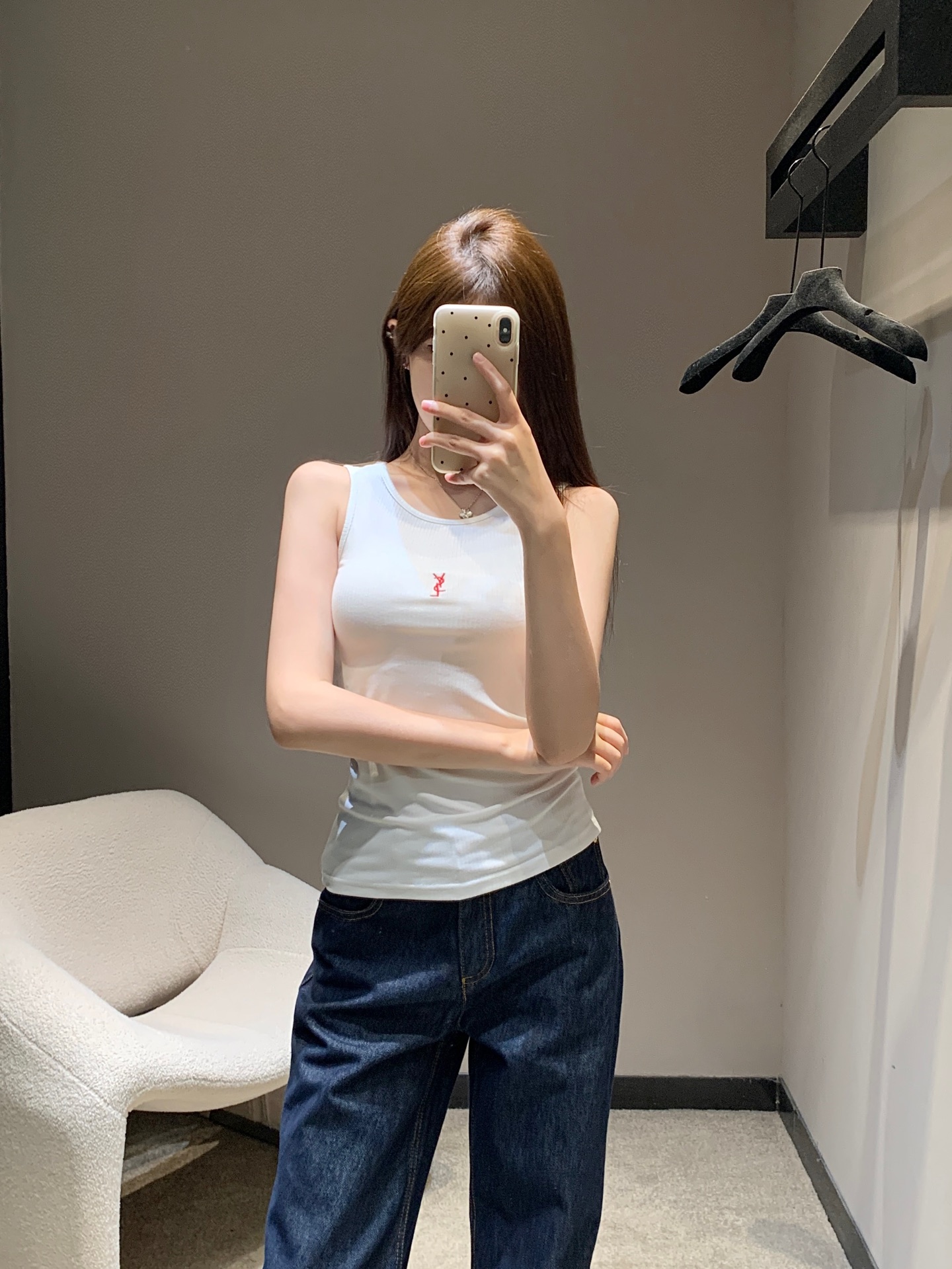 NO:451705,Saint laur*nt 25Ss spring and summer new style embroidered logo knitted vest丨Exclusive yb development!  High-end production!  Classic embroidered letters are casual and fashionable. A little sexy with a slightly transparent look. It is so soft and glutinous. It is a must-have for babies who want to wear a slack feeling. It can be matched with casual pants. The lazy and casual style is very beautiful. Daily versatile style is available in stock. S/M/L, saint laurent, alexander wang19860909Saint laur*nt 25Ss春夏新款 刺绣logo针织背心丨独家yb开发！高版出品！经典刺绣字母休闲时髦 微透视的小性感～软软糯糯的手感太爱了～～想要穿出松弛感的宝贝必备哦～随意搭配休闲裤可～ 慵懒随意的版型非常好看 日常百搭款 现货发售S/M/L,,saint laurent,alexander wang,Women's clothing