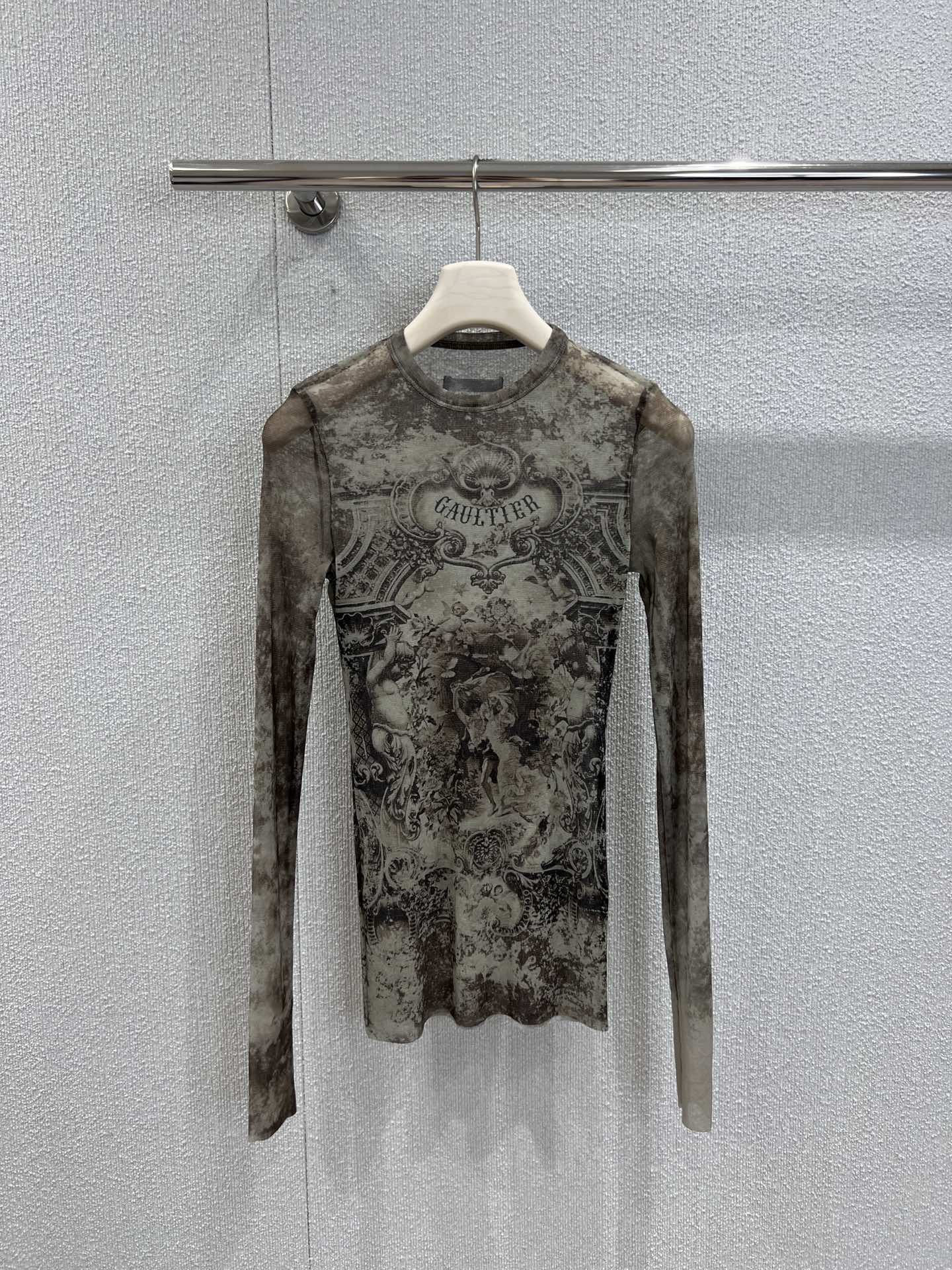 “Jean Paul Gaultier 25FW: Supercomfort Female Packaging Change Support for Autumn and Winter”