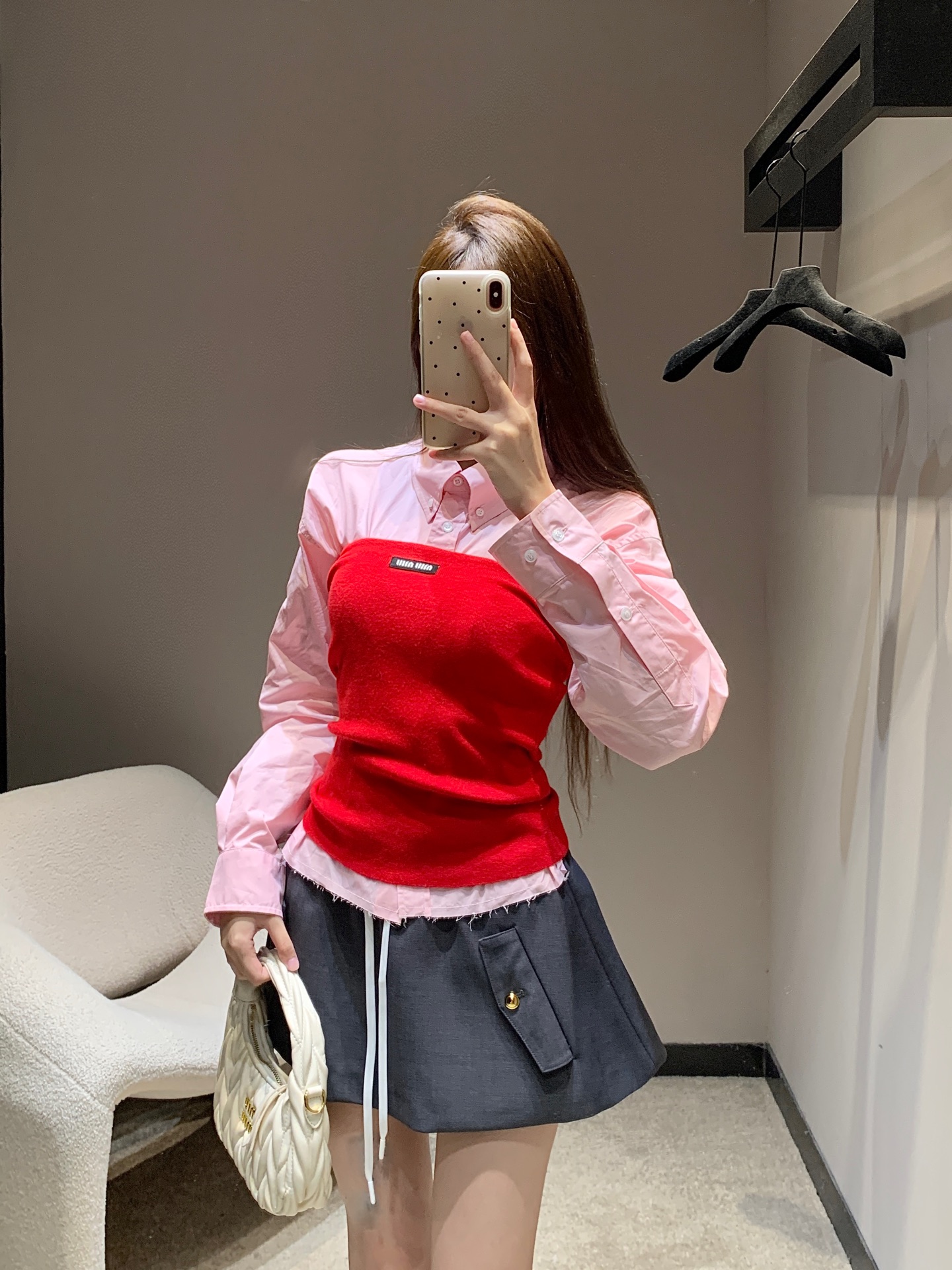 NO:455919,Miumi* 25Fw early autumn new style, micro-label patch knitted strap top丨Exclusive high-end production!  Slim fit style to show a fashionable temperament, slim and inclusive body shape, embellishment with letters, brings visual impact to the overall look, comfortable and breathable, suitable for various occasions, sexy and high-end, perfect workmanship quality depends on details. S/M/L, miumiu, alexander wang is available in stock19860909Miumi* 25Fw早秋新款 微标贴饰针织抹胸上衣丨独家高版出品！修身版型穿出时髦气质 显瘦包容身材 字母微标贴饰点缀 给整体造型带来视觉冲击 舒适透气 适合多种场合穿搭 性感高级 完美做工品质看细节.现货发售S/M/L,,miumiu,alexander wang,Women's clothing